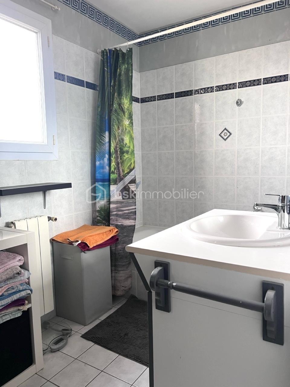 Maison de 104 m² - sdb.jpeg