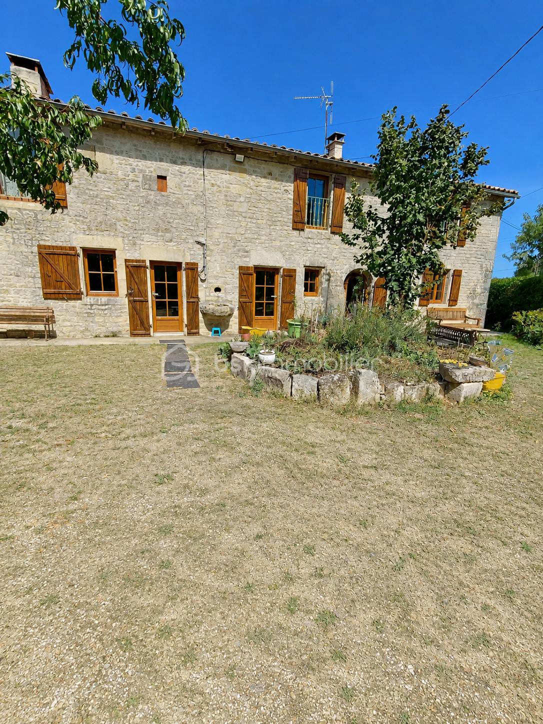 Maison 5 pièces 153 m² · à Chef-Boutonne · 153 m² · 179 300 €