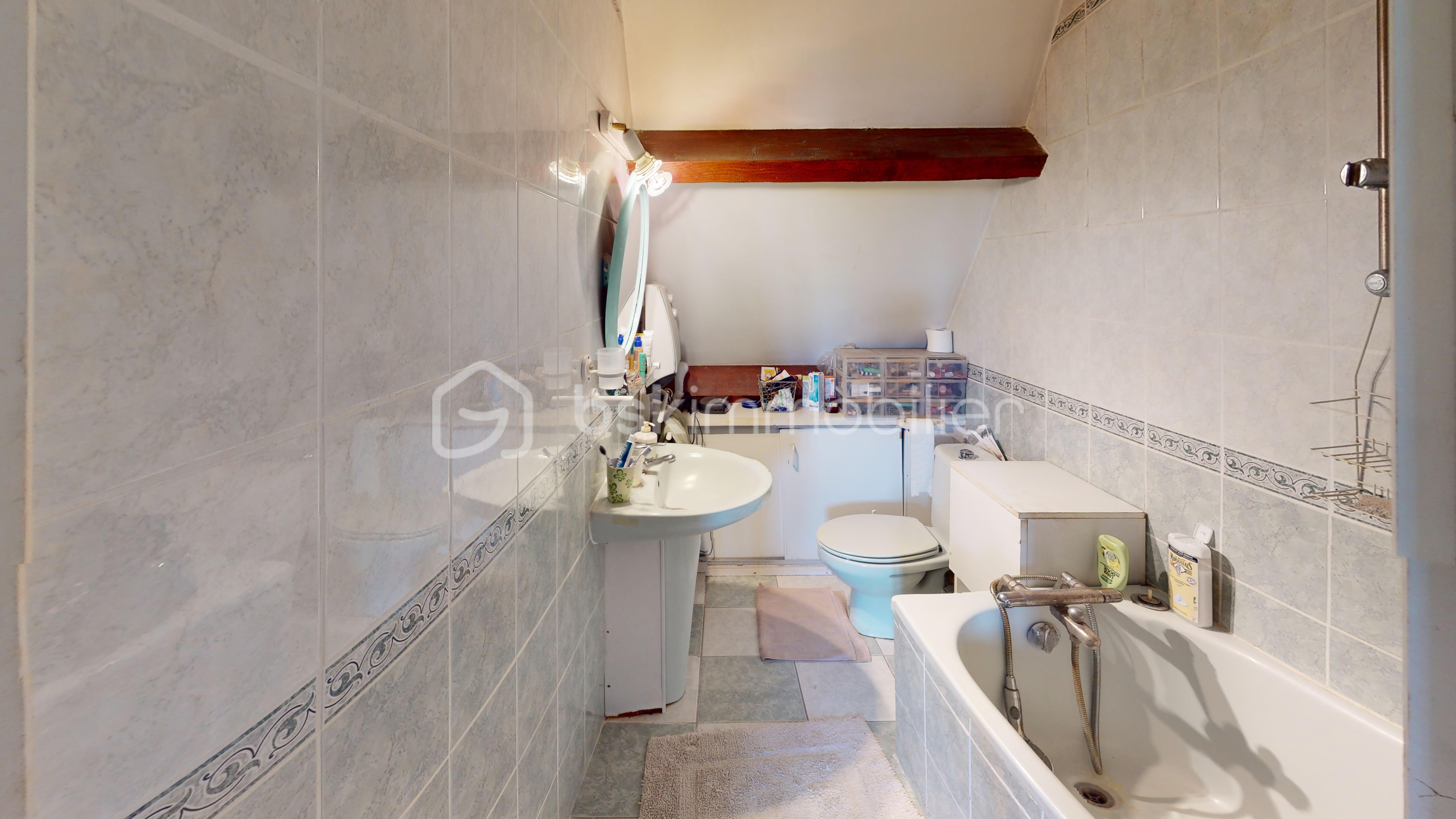Bathroom (1).jpg