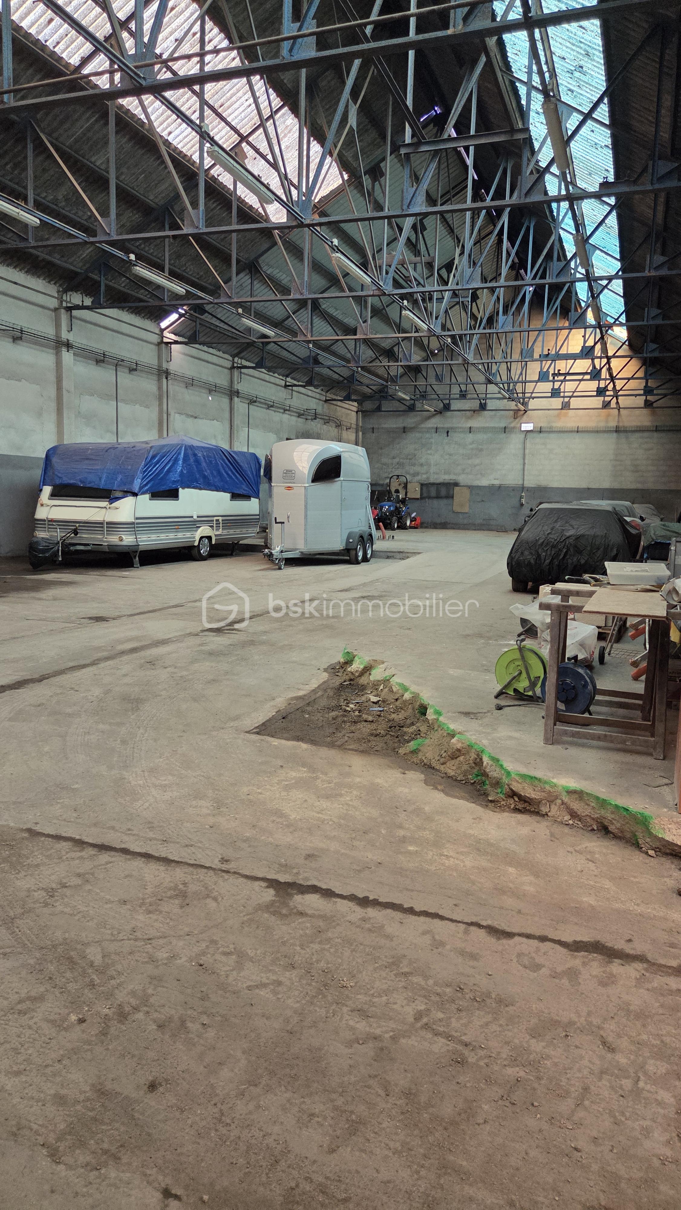 Local commercial de 1 317 m² - Photo 1.jpg