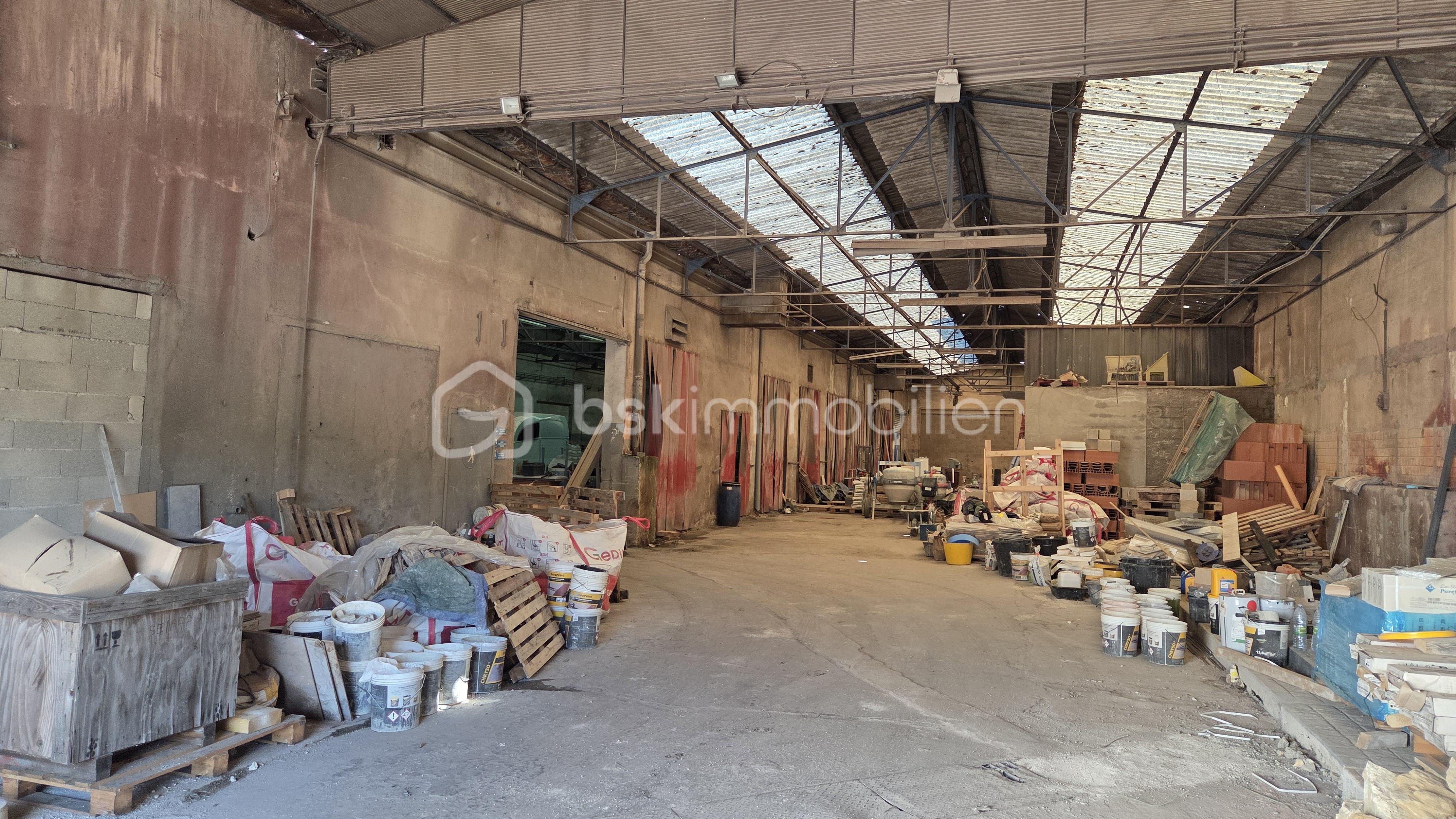 Local commercial de 1 317 m² - PHOTO2.jpg