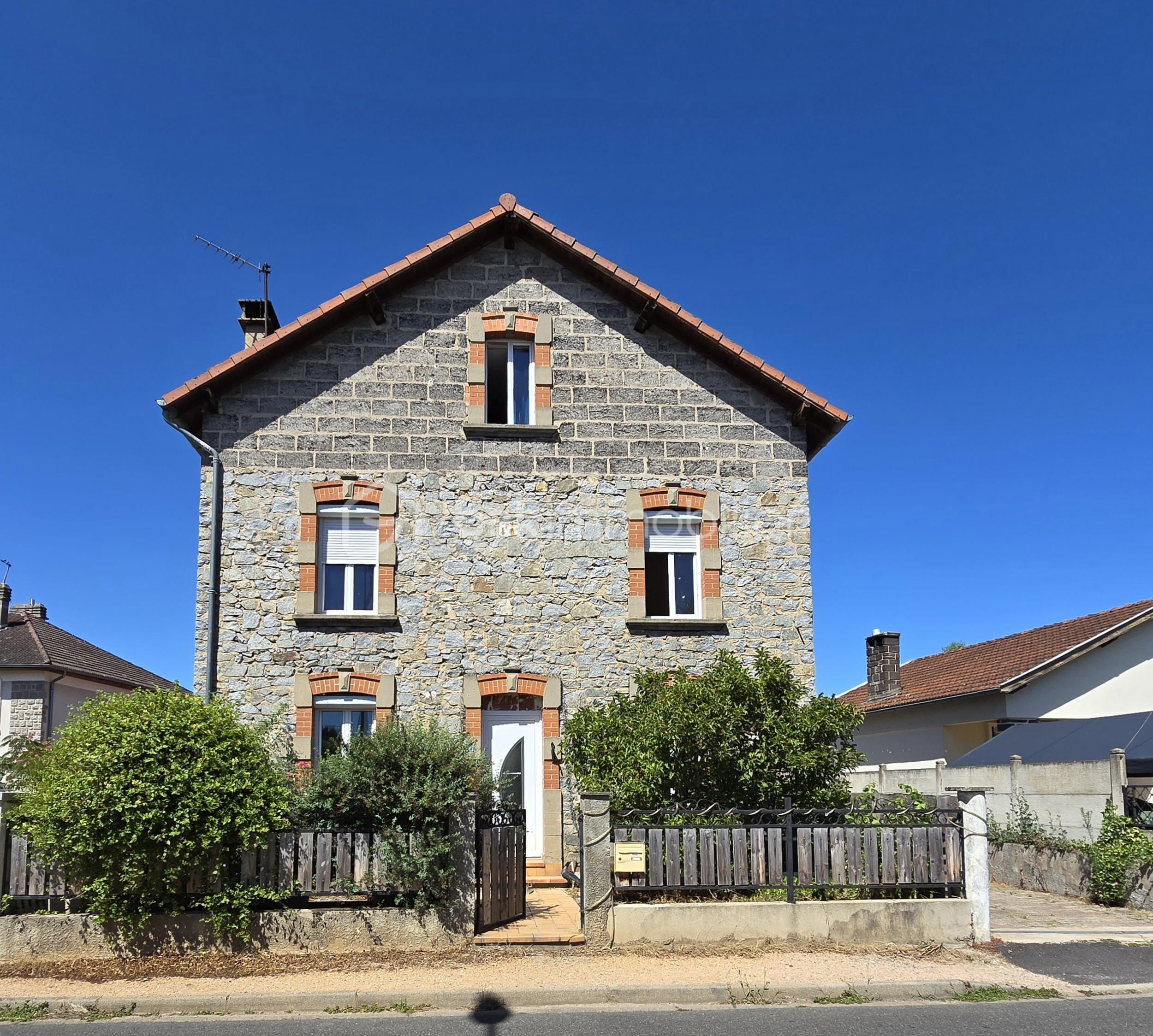 Maison de 135 m² - Photo 001.jpg
