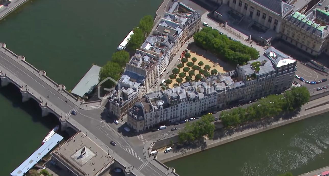 Local d activites de 83,10 m² - Place dauphine vue du ciel.PNG