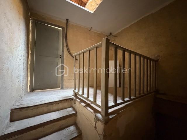 Immeuble mixte de 130 m² - HALL DU DEUXIEME ETAGE IZARD.jpg