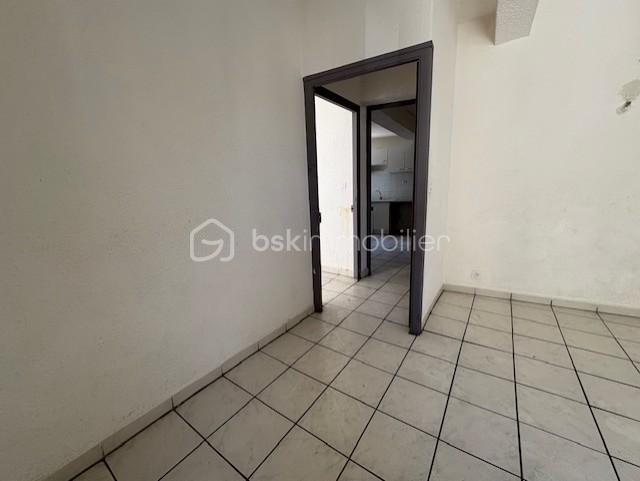 Immeuble mixte de 130 m² - CHAMBRE 2 IZARD PREMIER ETAGE.jpg