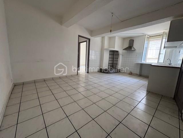 Immeuble mixte de 130 m² - CUISINE PREMIER ETAGE IZARD.jpg