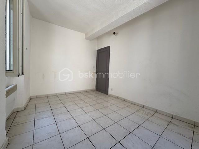 Immeuble mixte de 130 m² - CHAMBRE 1 PREMIER ETAGE IZARD.jpg