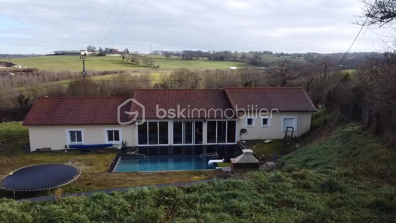 Maison traditionnelle de 213 m² - Extrieur.png