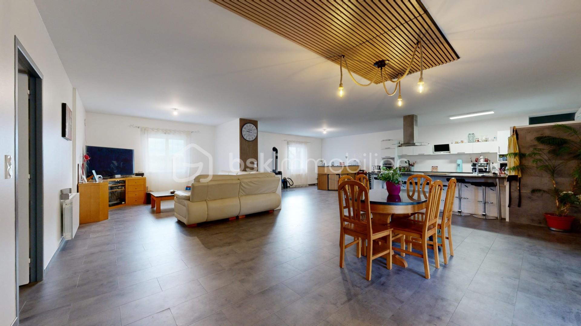 Maison traditionnelle de 213 m² - Sam.jpg