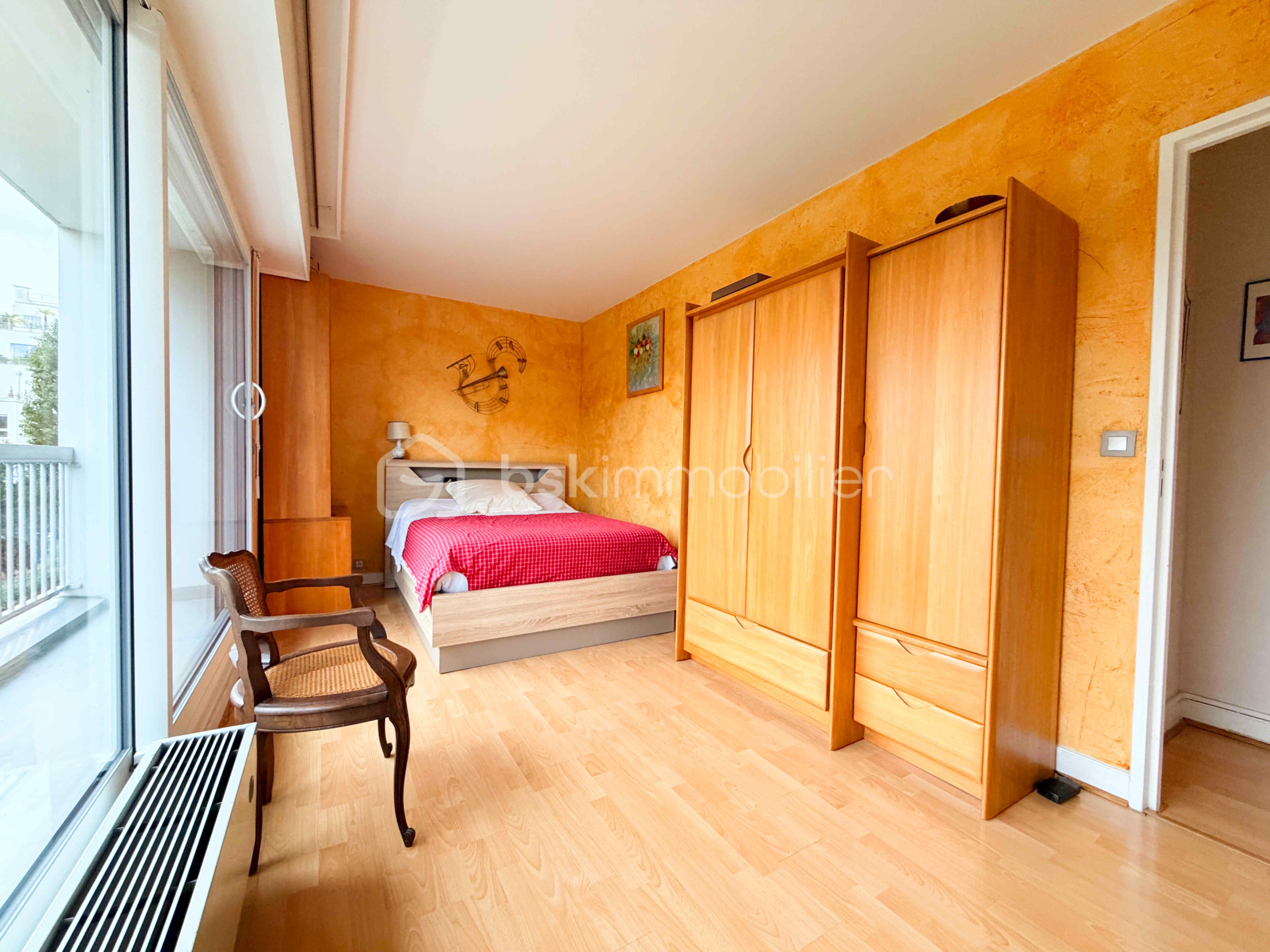 appartement-t2-44m2-courbevoie-chambre-avec-rangements-2.jpg