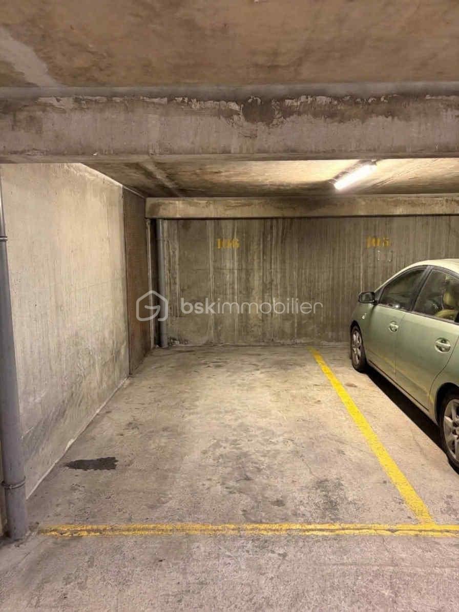 appartement-t2-44m2-courbevoie-parking.jpg