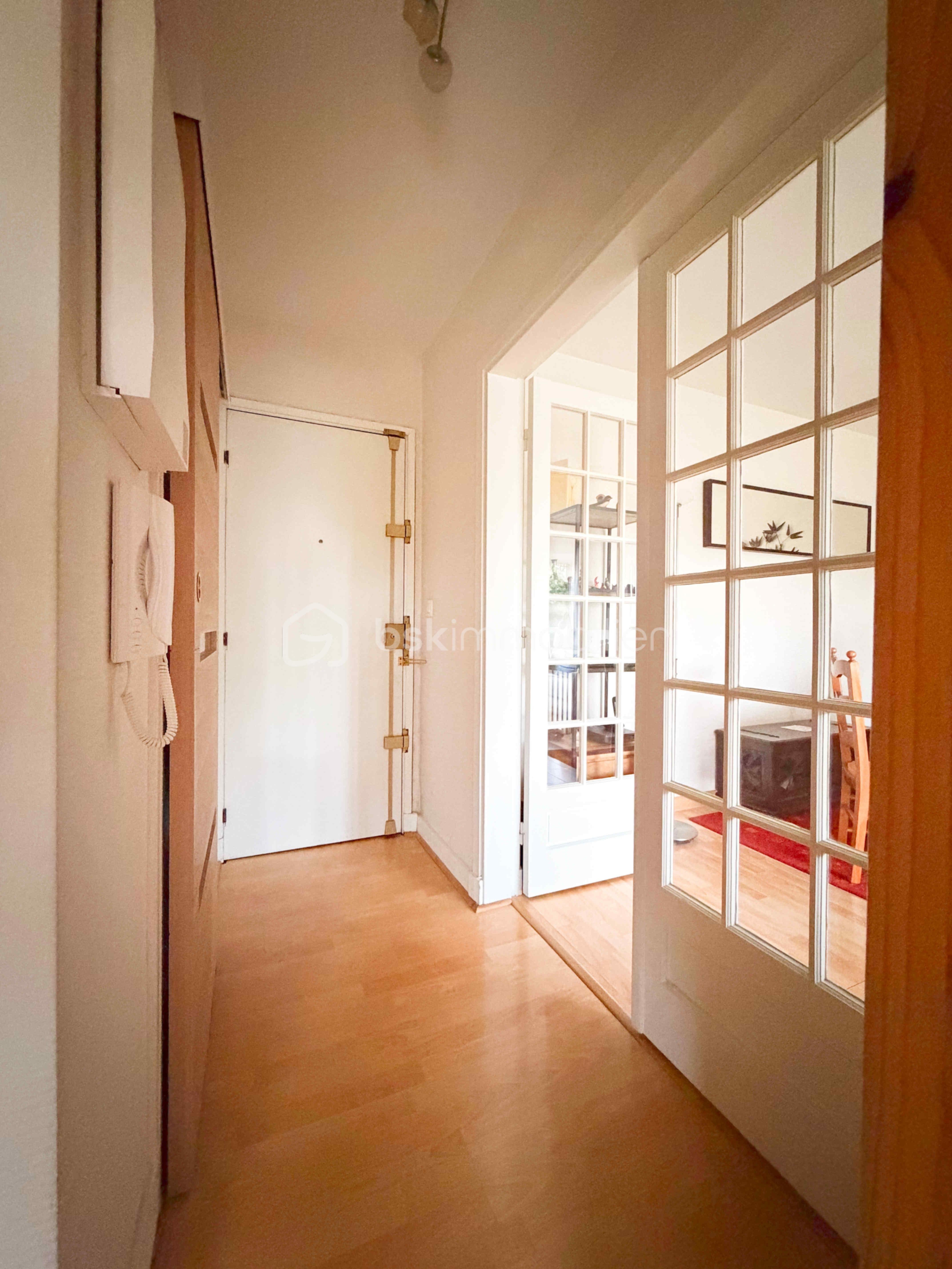 appartement-t2-44m2-courbevoie-entree.jpg
