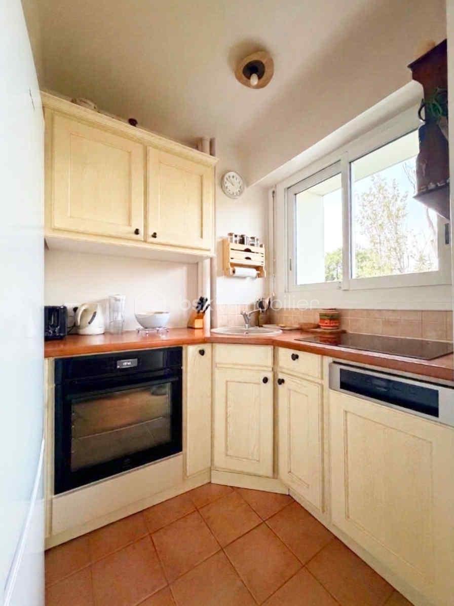 appartement-t2-44m2-courbevoie-cuisine-equipee.jpg