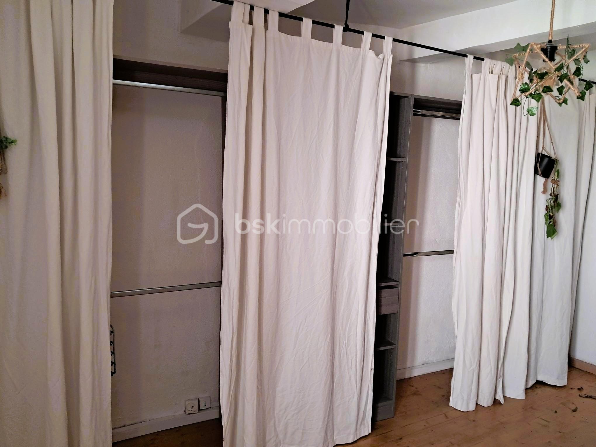 Maison ancienne de 87 m² - 16- ch1 dressing.jpg