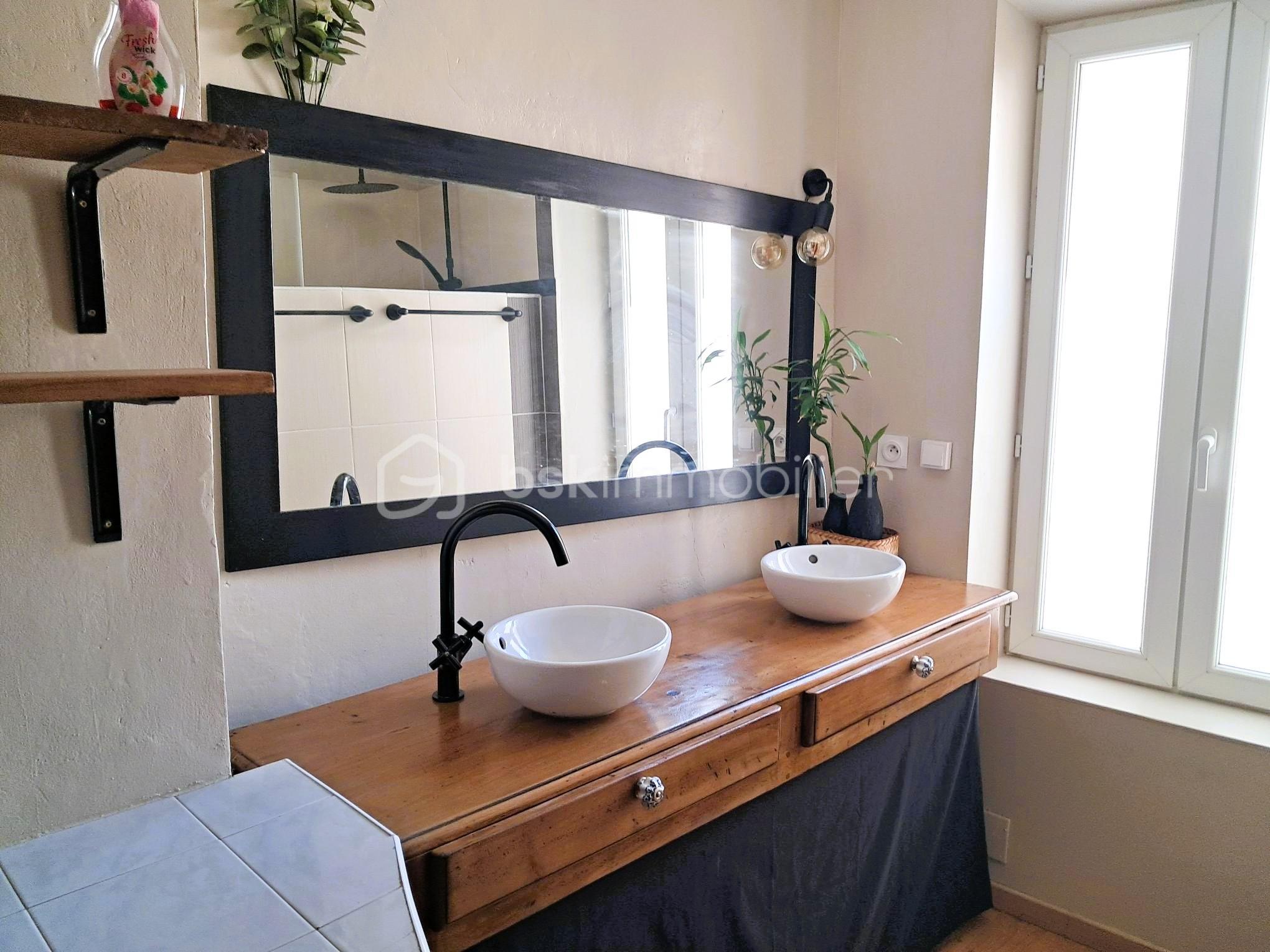 Maison ancienne de 87 m² - 13b - salle eau.jpg