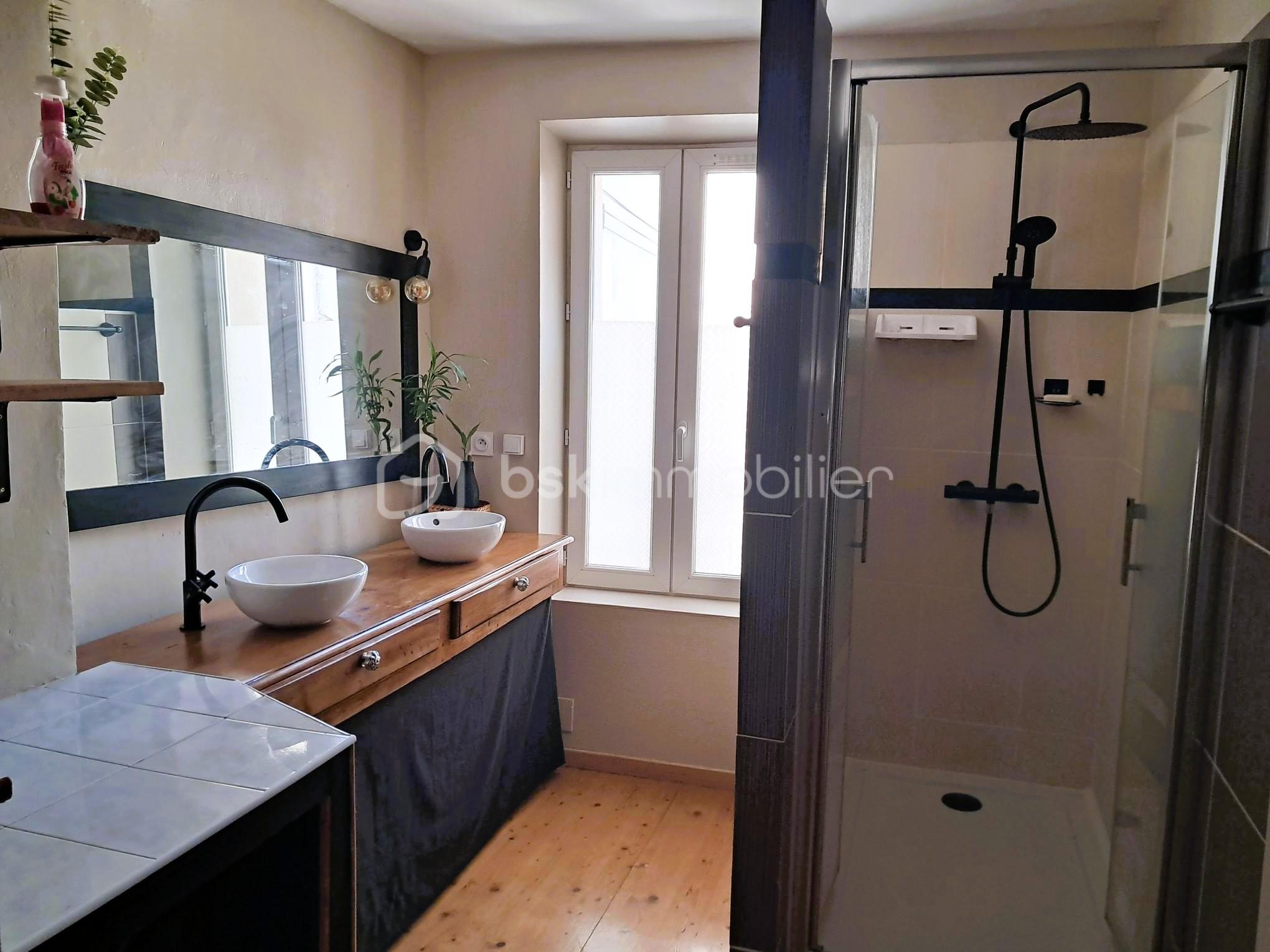 Maison ancienne de 87 m² - 13e - salle eau.jpg