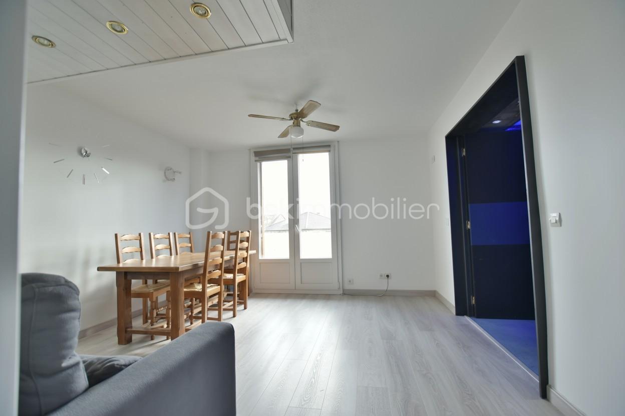 Appartement de 50 m² - Salon côté fenetre.jpg
