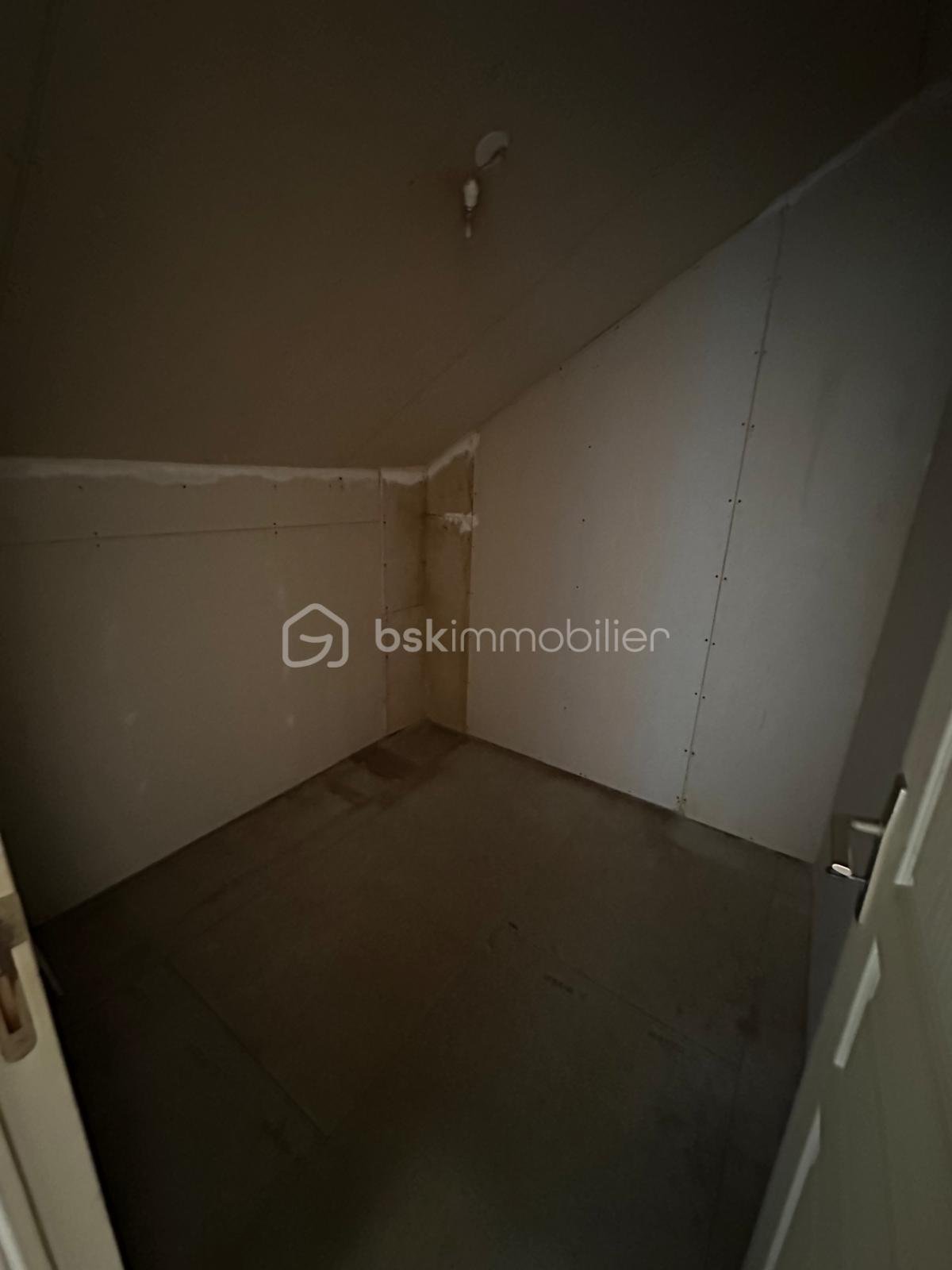 pièce ss fenetre.jpg