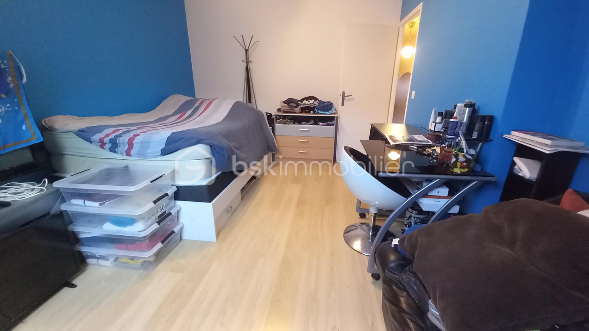 Appartement de 88 m² - Appartement La cote St Andre - Les Halles - Photo Chambre 1.1.jpg