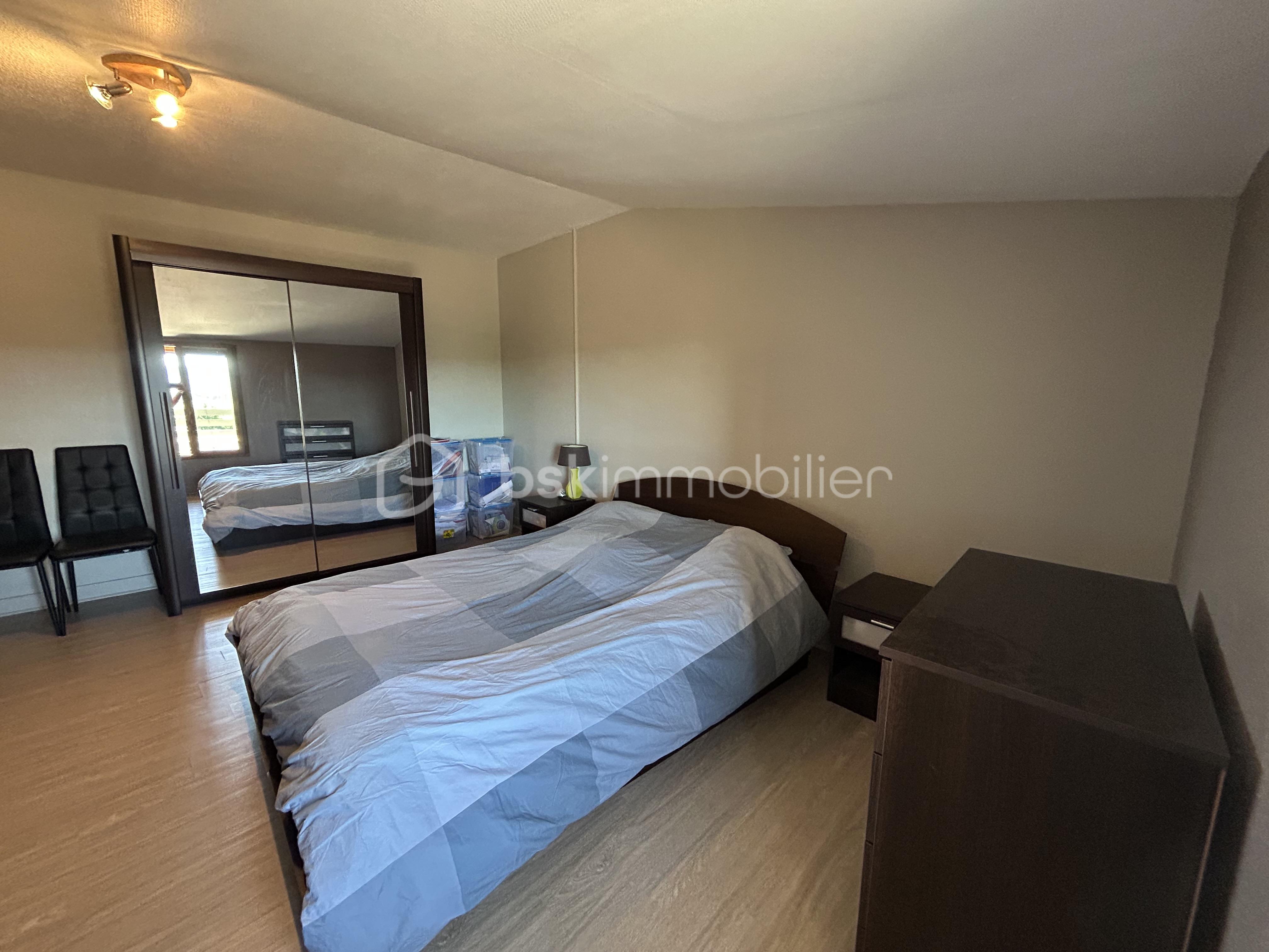 Appartement de 88 m² - Appartement La cote St Andre - Les Halles - Photo Chambre 2.7.jpg.jpeg