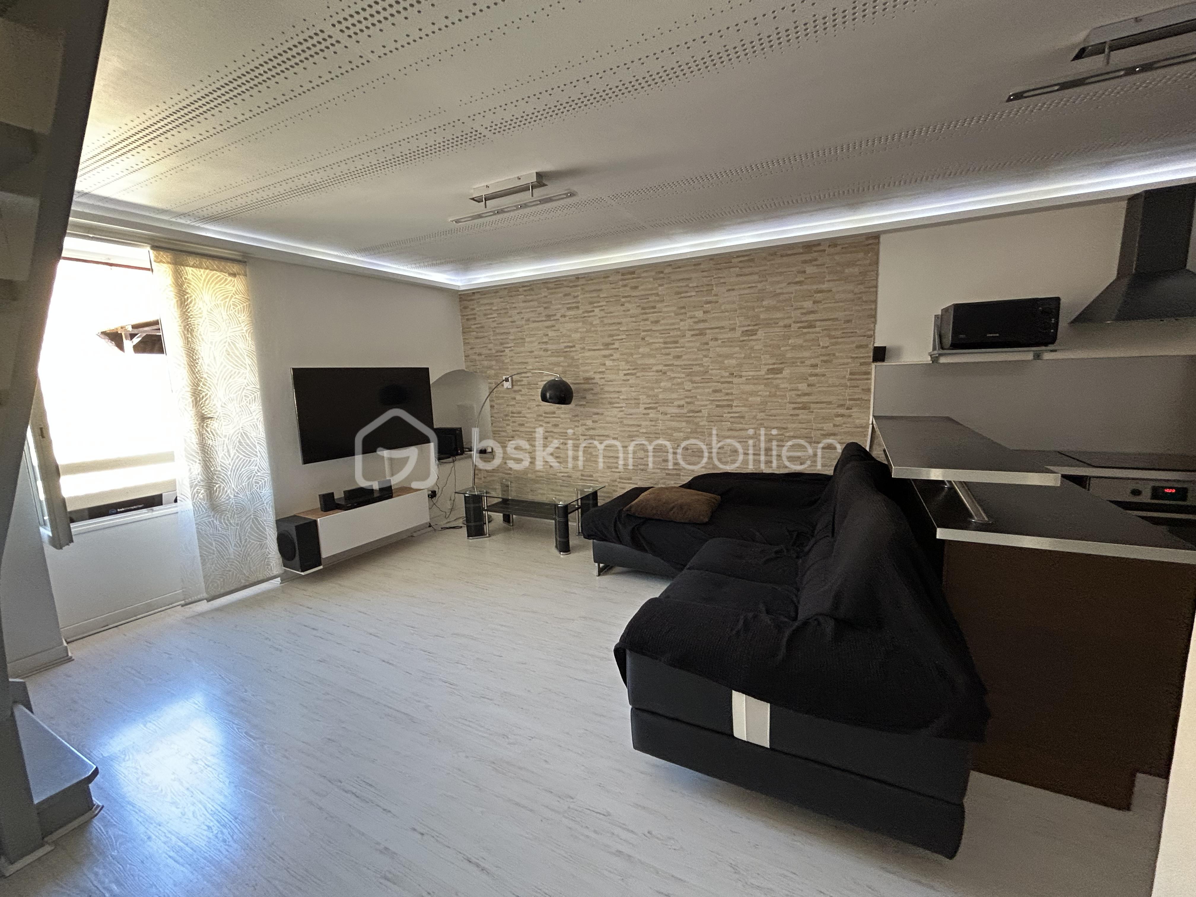 Appartement de 88 m² - Appartement La cote St Andre - Les Halles - Photo salon 10.jpg.jpeg