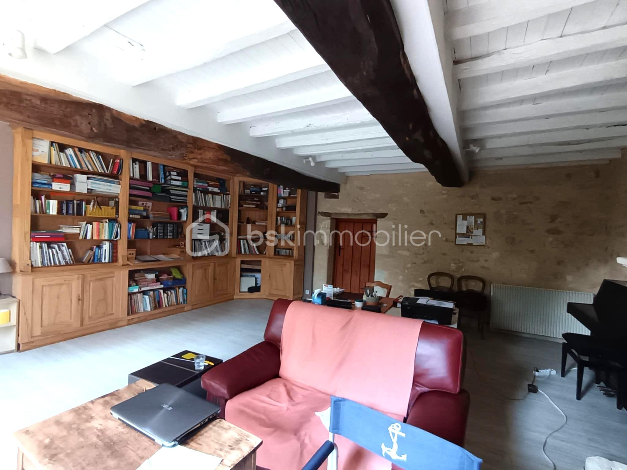 Maison longere de 294 m² - GRANDE PIECE 3 AVEC BIBLIOTHEQUE ET CHEMINEE.jpeg