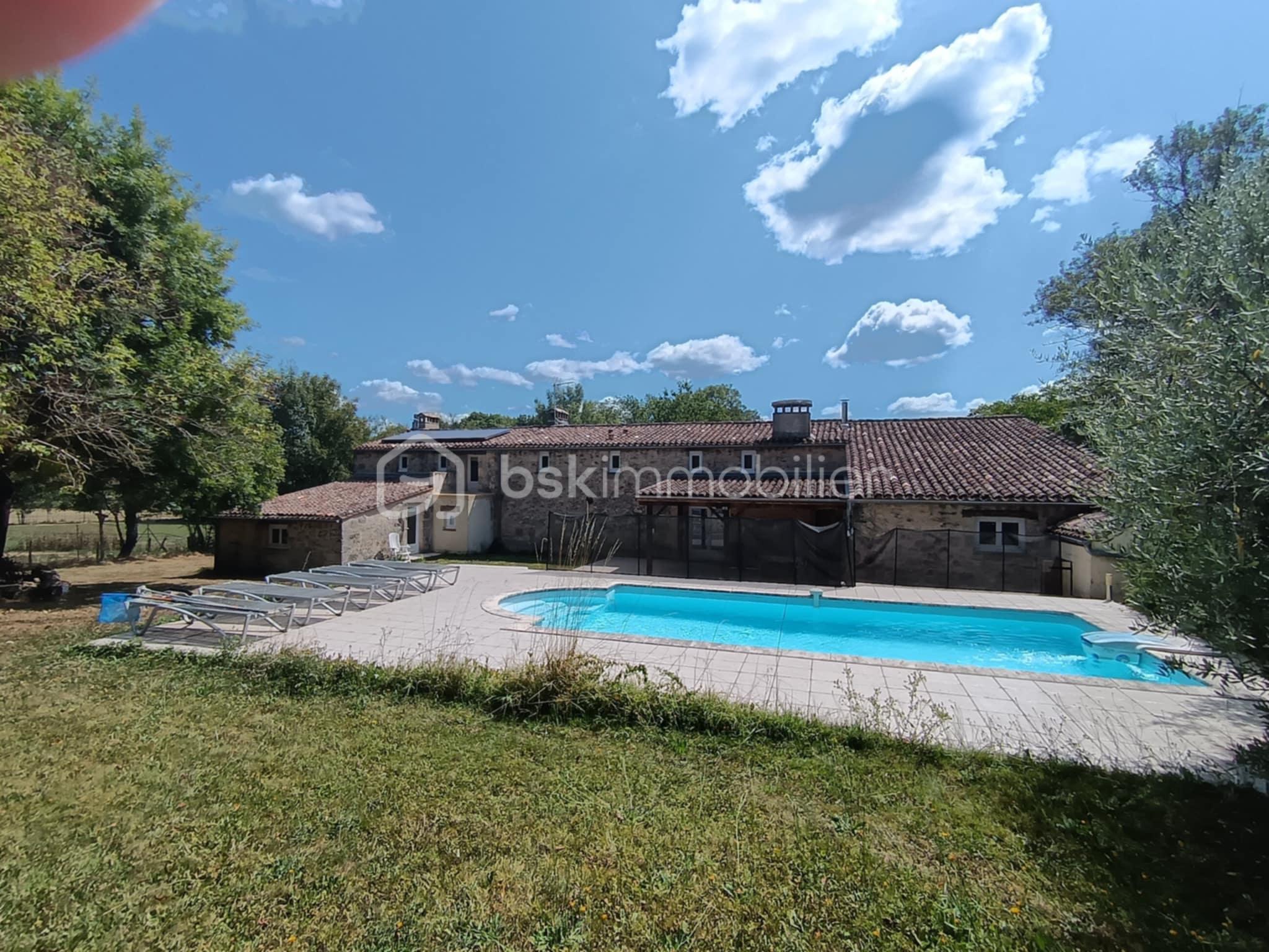 Maison longere de 294 m² - JARDIN + PISCINE + ARRIERE MAISON.jpeg