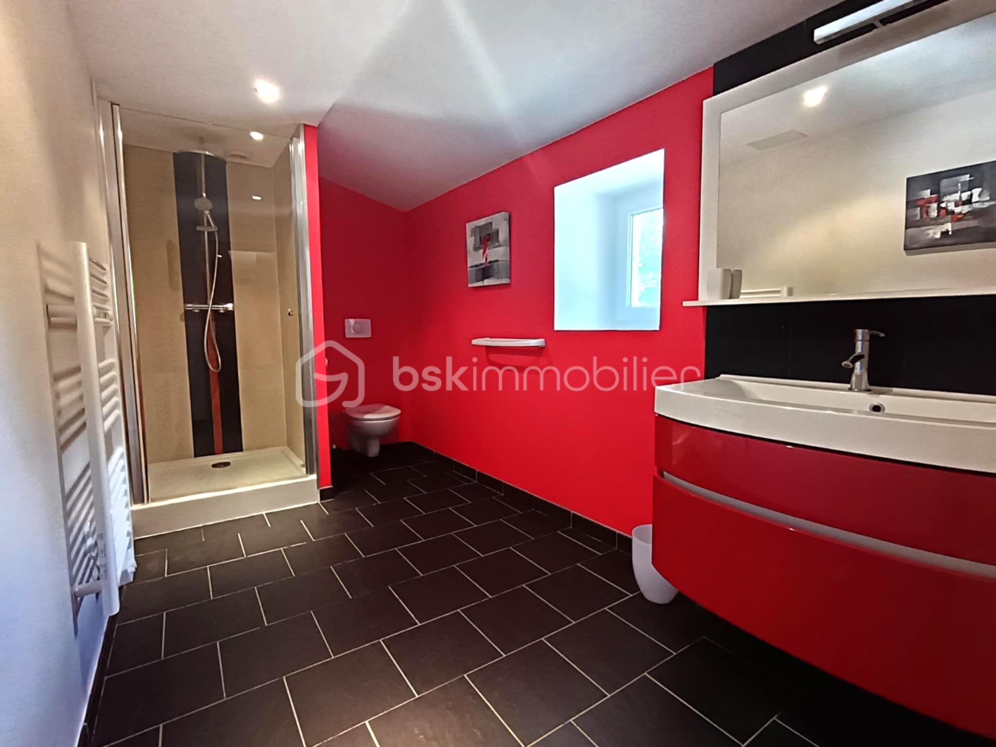 Maison longere de 294 m² - SALLE D'EAU AVEC DOUCHE ET WC (CHAMBRE 4).jpeg