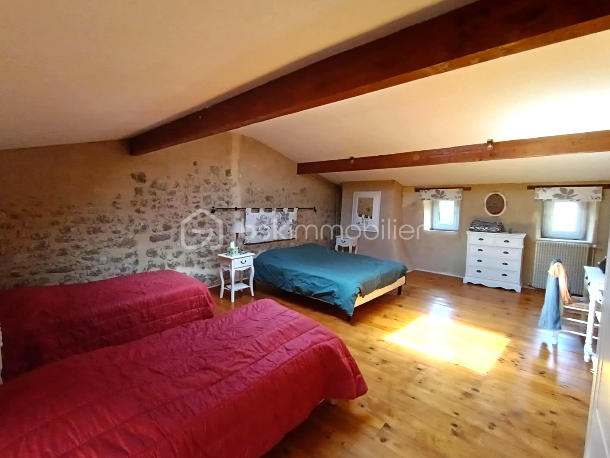 Maison longere de 294 m² - CHAMBRE 1 ETAGE.jpeg