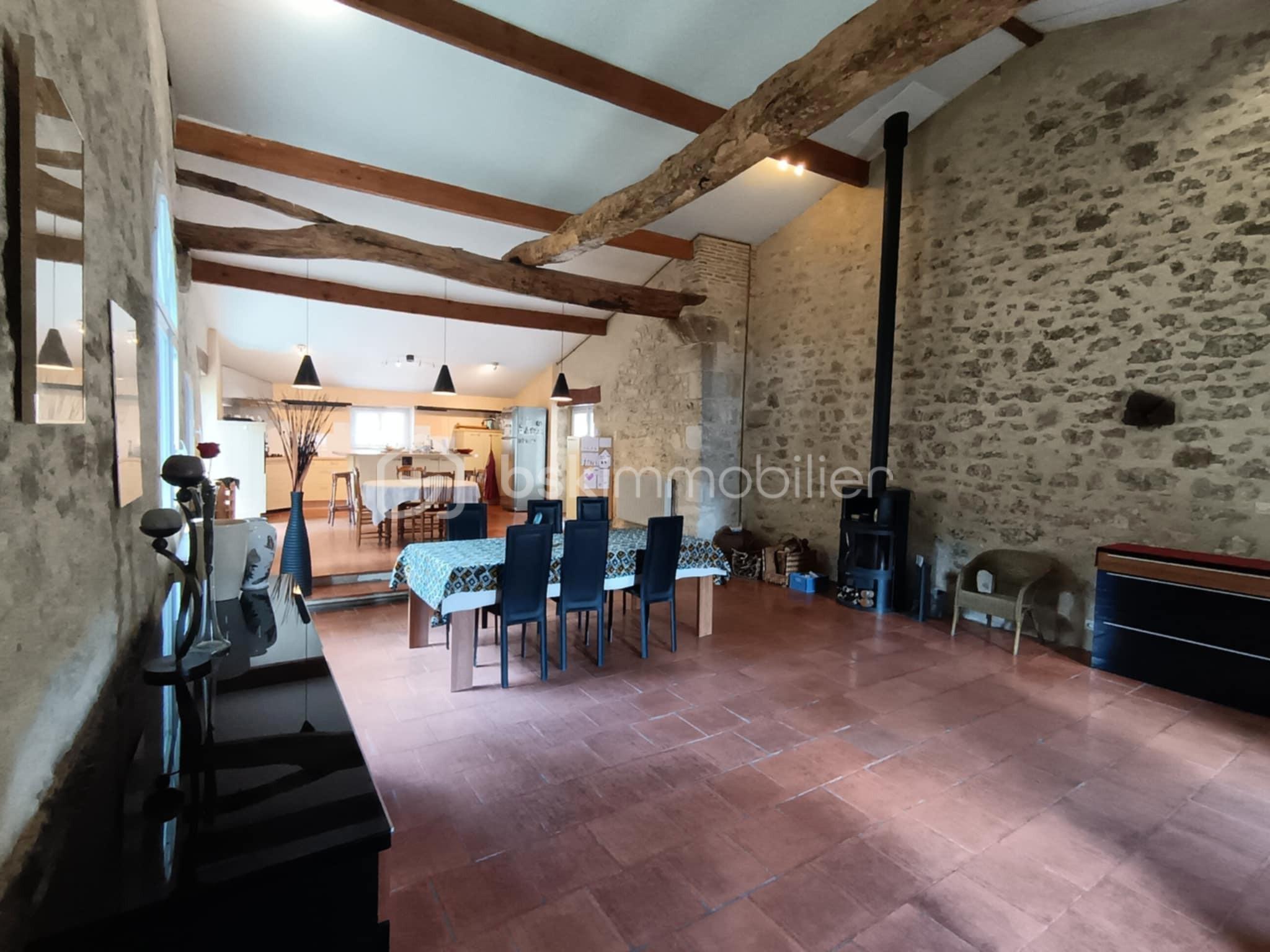 Maison longere de 294 m² - SALLE A MANGER + CUISINE.jpeg