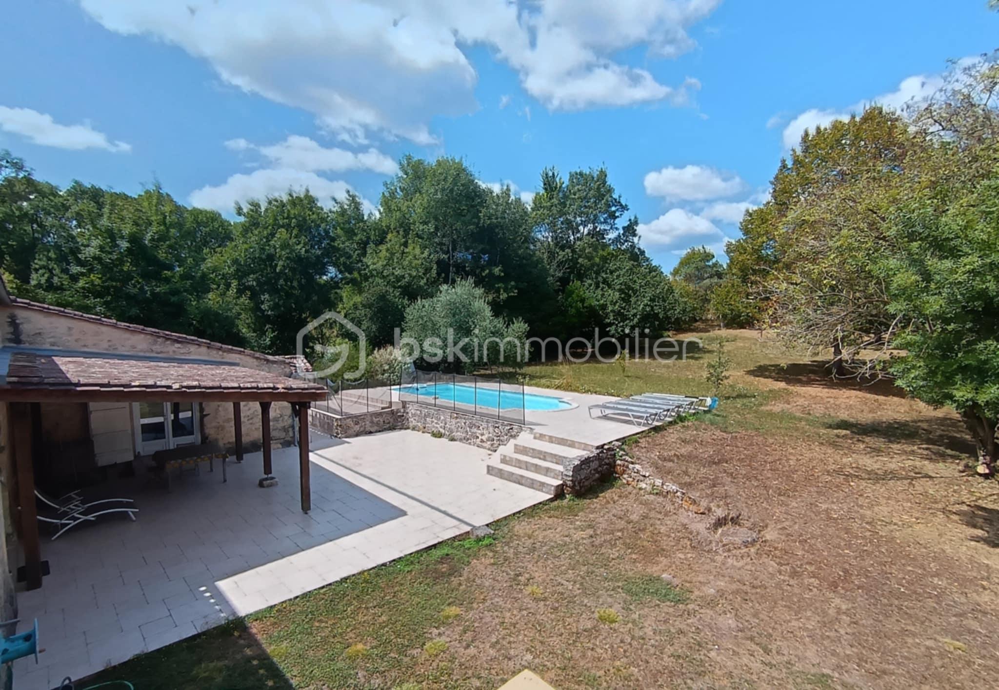 Maison longere de 294 m² - VUE BALCON CHAMBRE 4 JARDIN + PISCINE + TERRASSE.jpeg
