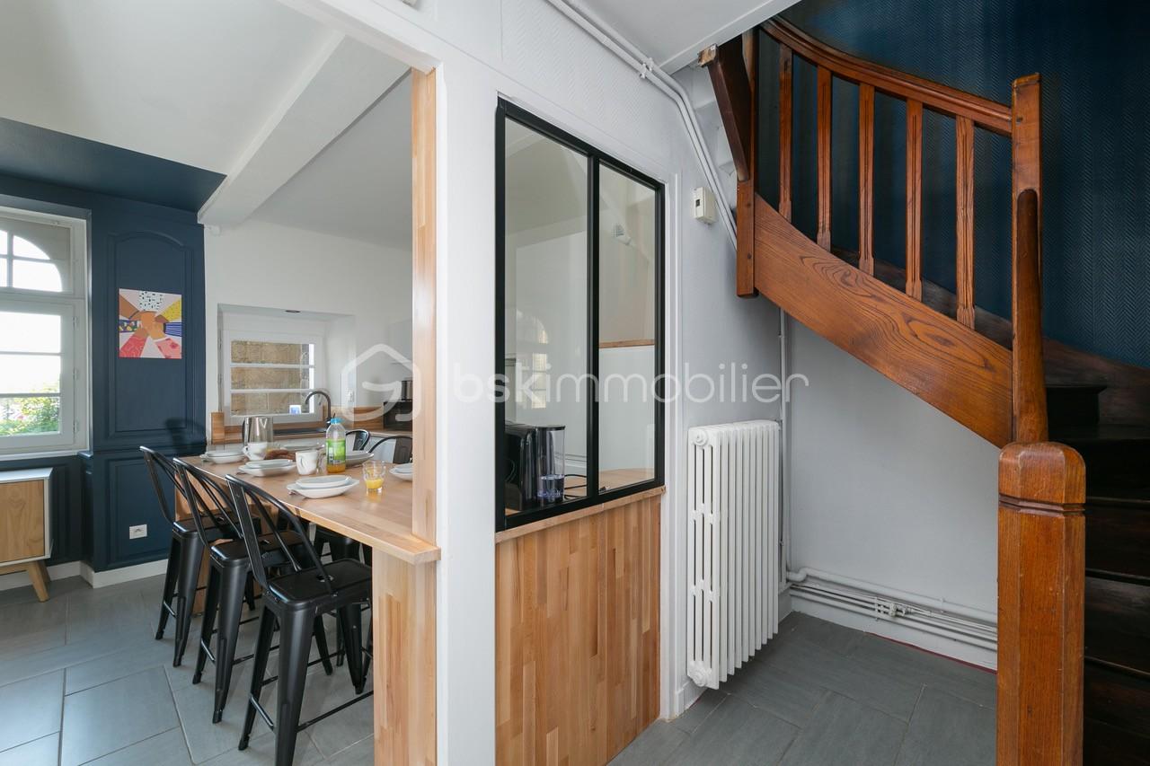 escalier rdc et cuisine.jpg