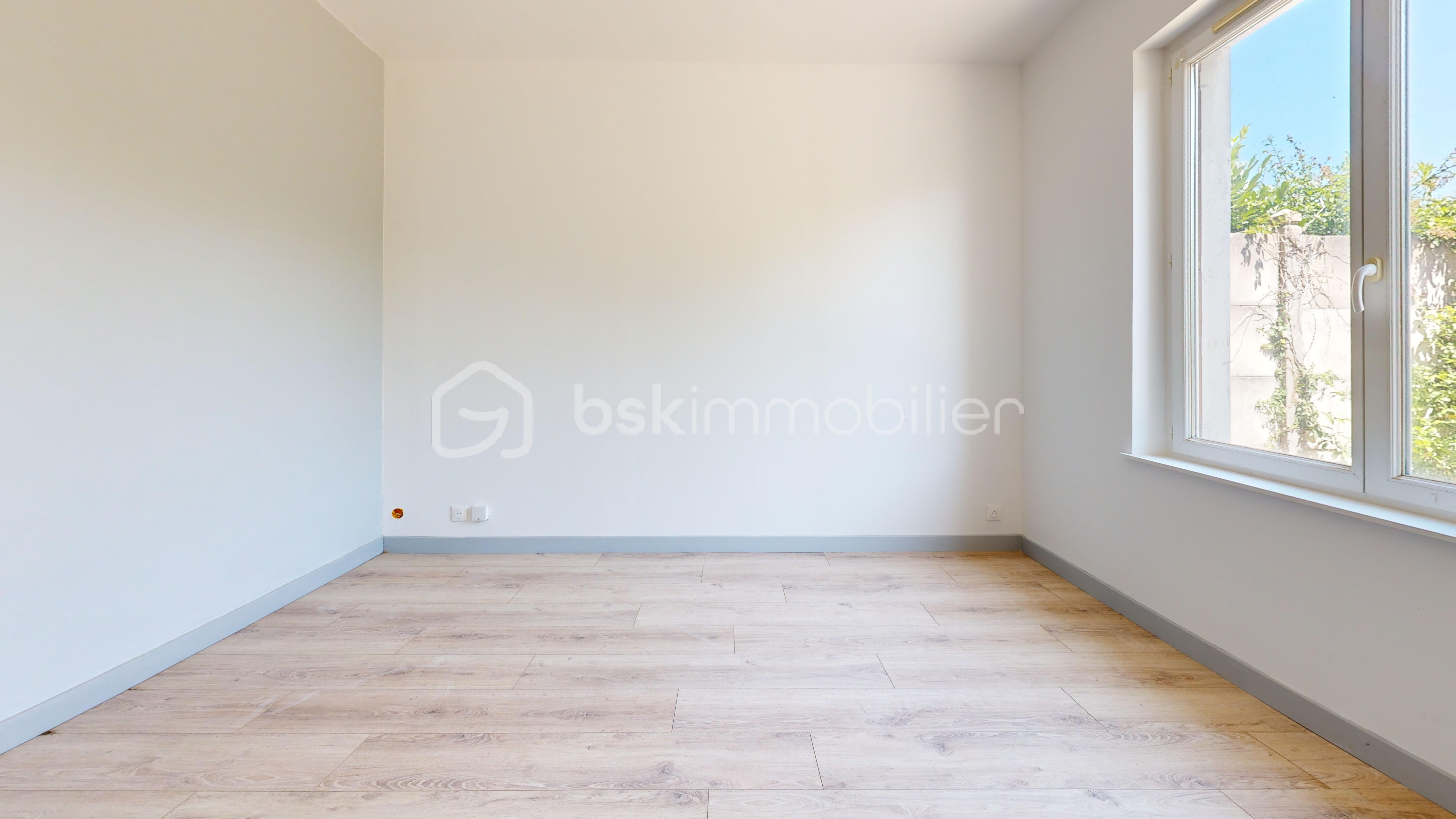 Couseix4-Bedroom 1.jpg