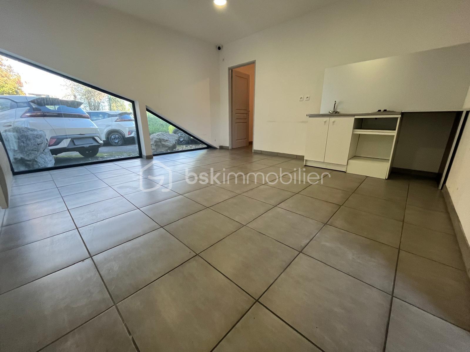 Local d activites de 771 m² - WhatsApp Image 2025-11-10 à 21.05.57_e7020b5e.jpg