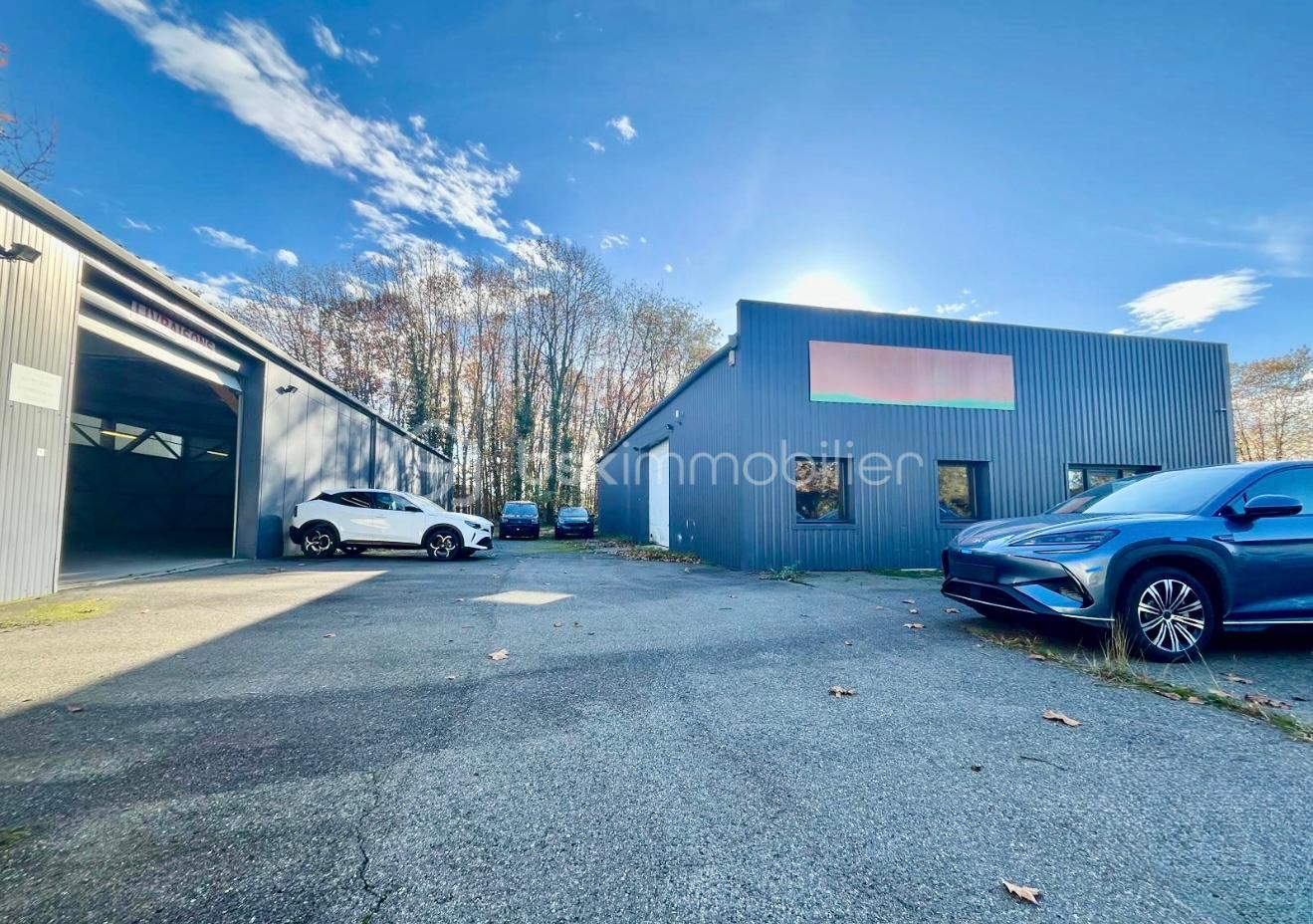 Local d activites de 771 m² - WhatsApp Image 2025-11-10 à 21.10.42_0948f130.jpg