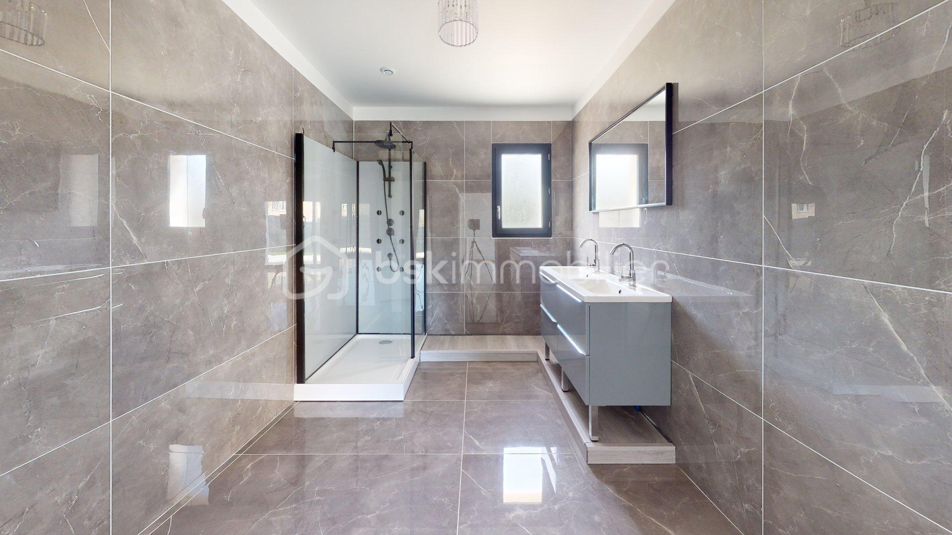 Mehun-Sur-Yevre-Bathroom.jpg