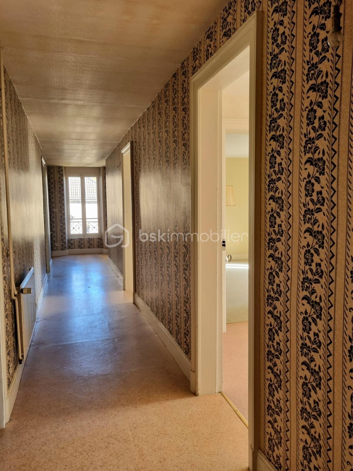 Immeuble mixte de 525 m² - WhatsApp Image 2025-11-04 à 18.56.25_e8e98454.jpg