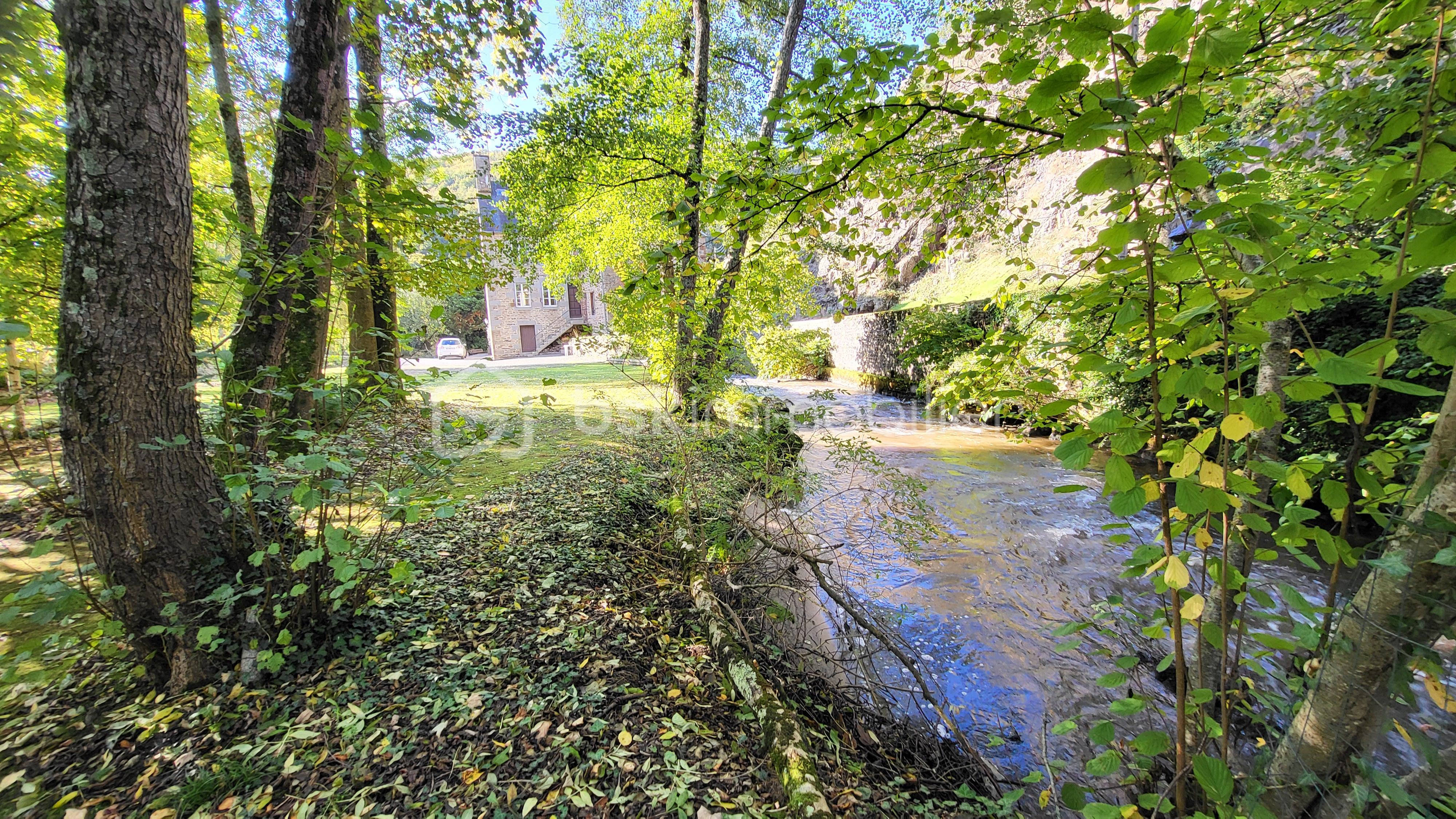 Propriete de 187 m² - RIO vue sur rivière et maison de loin ple 1.jpg