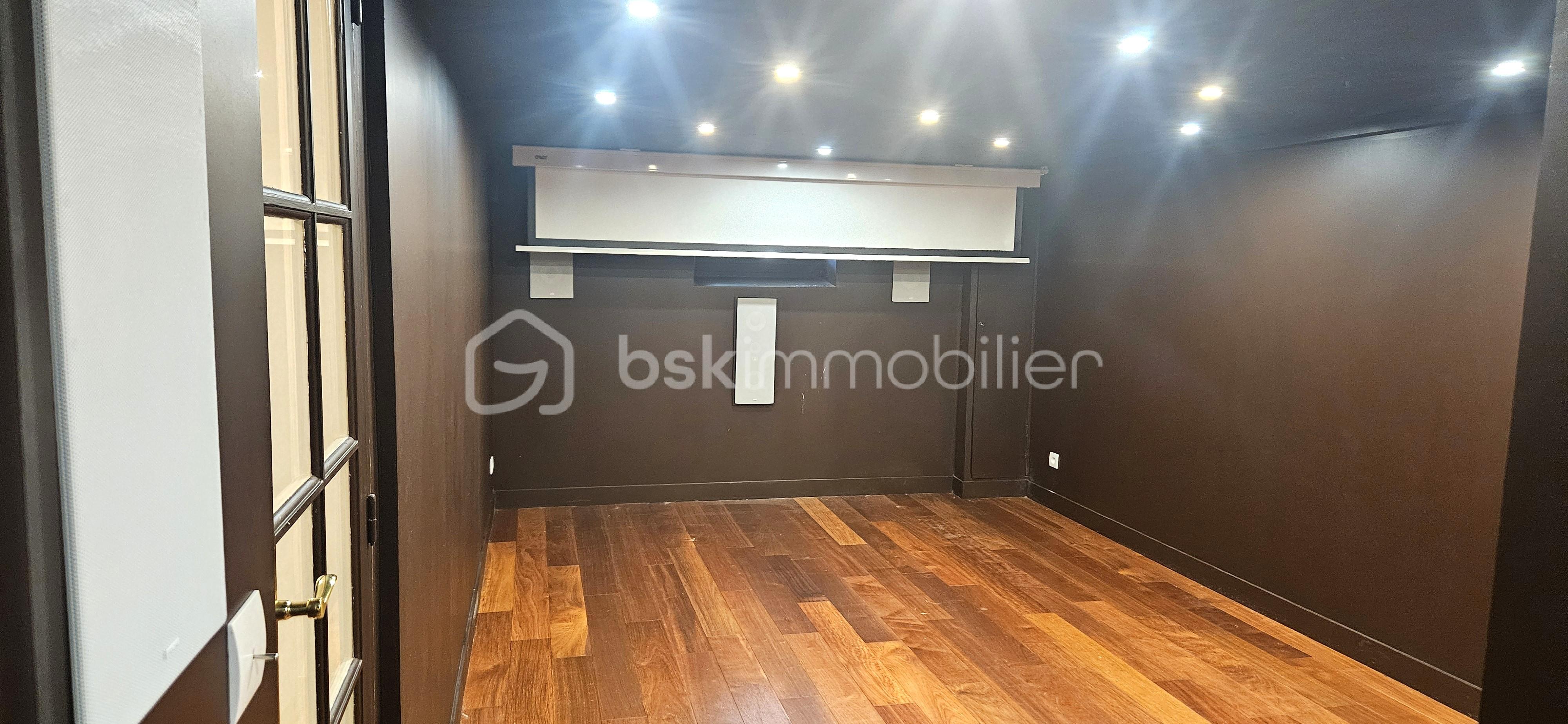 Maison de 164 m² - SALLE CINE.jpg