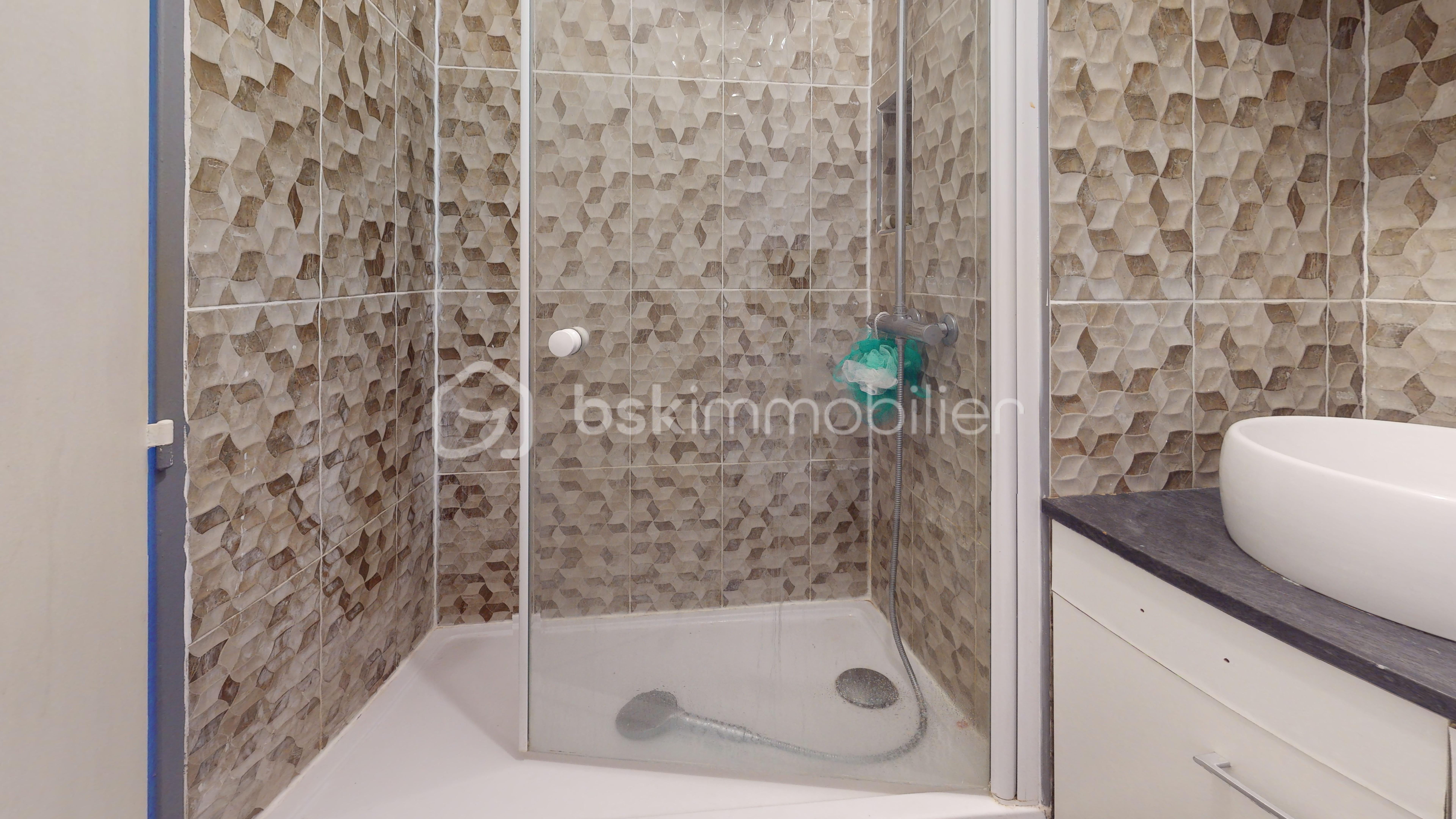 3p-5eme-etage-Bvd-Kennedy-Bathroom.jpg