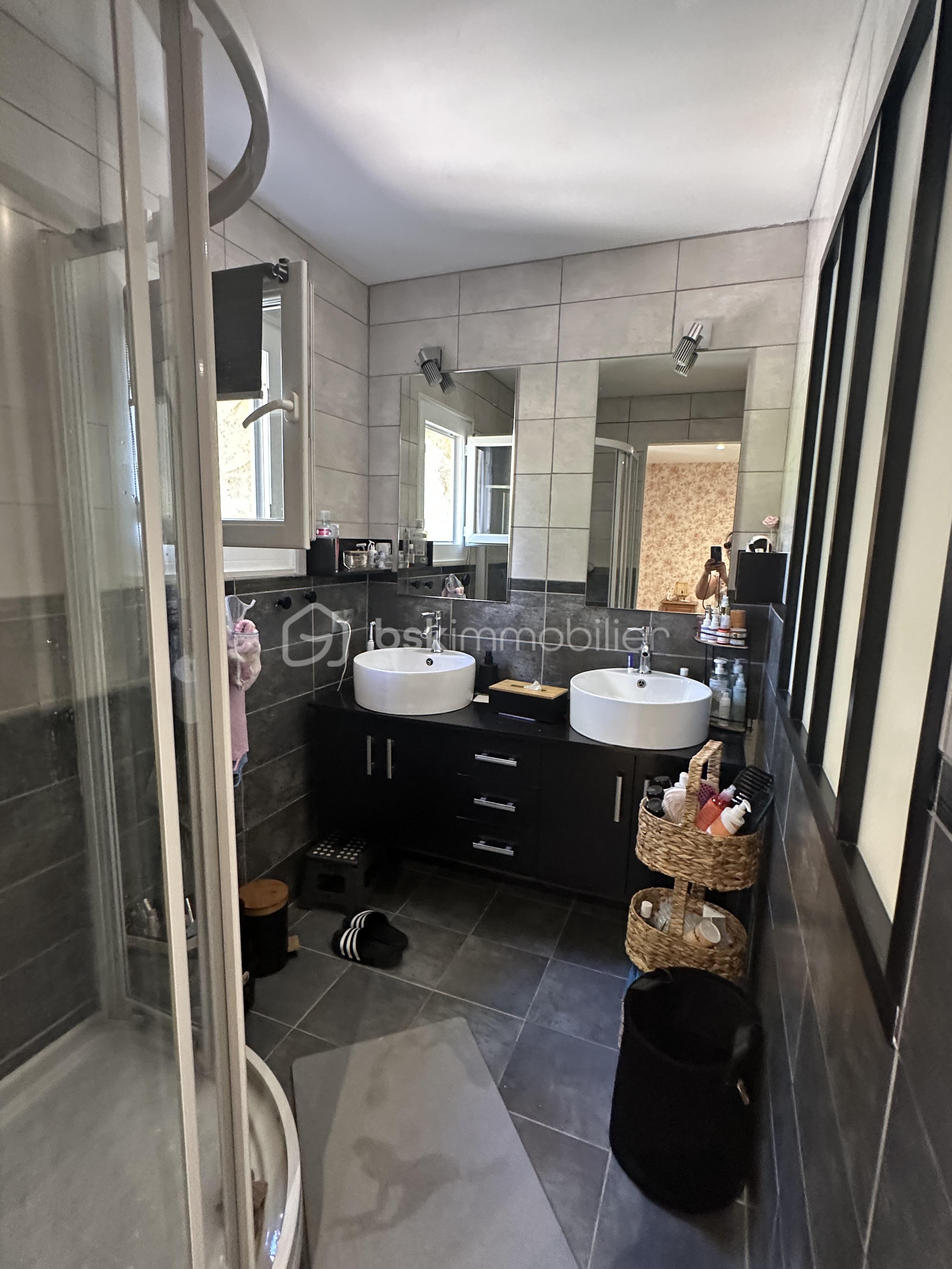 salle de bain parental maison yelena.jpeg