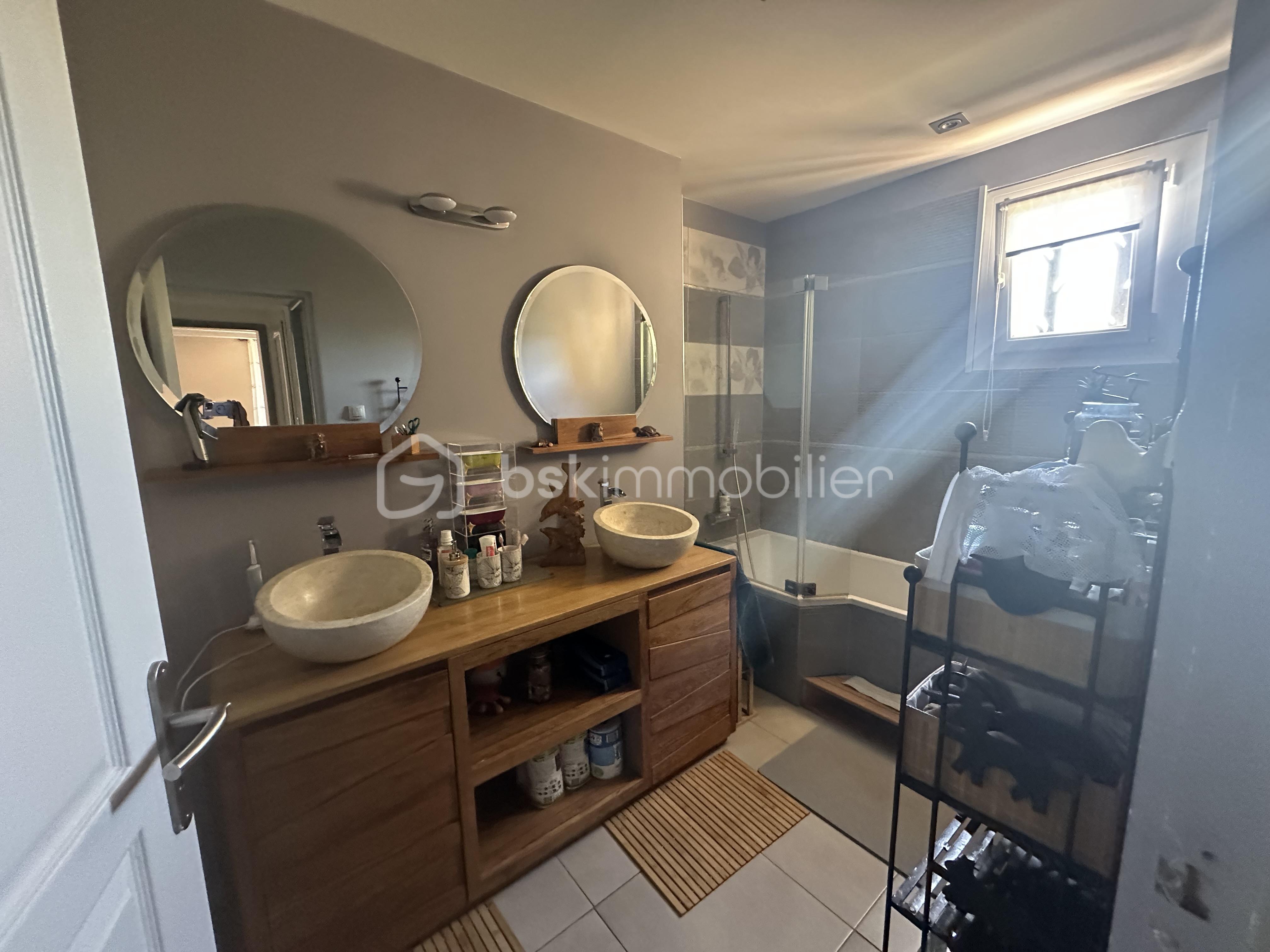salle de bain haut maison yelena.jpeg