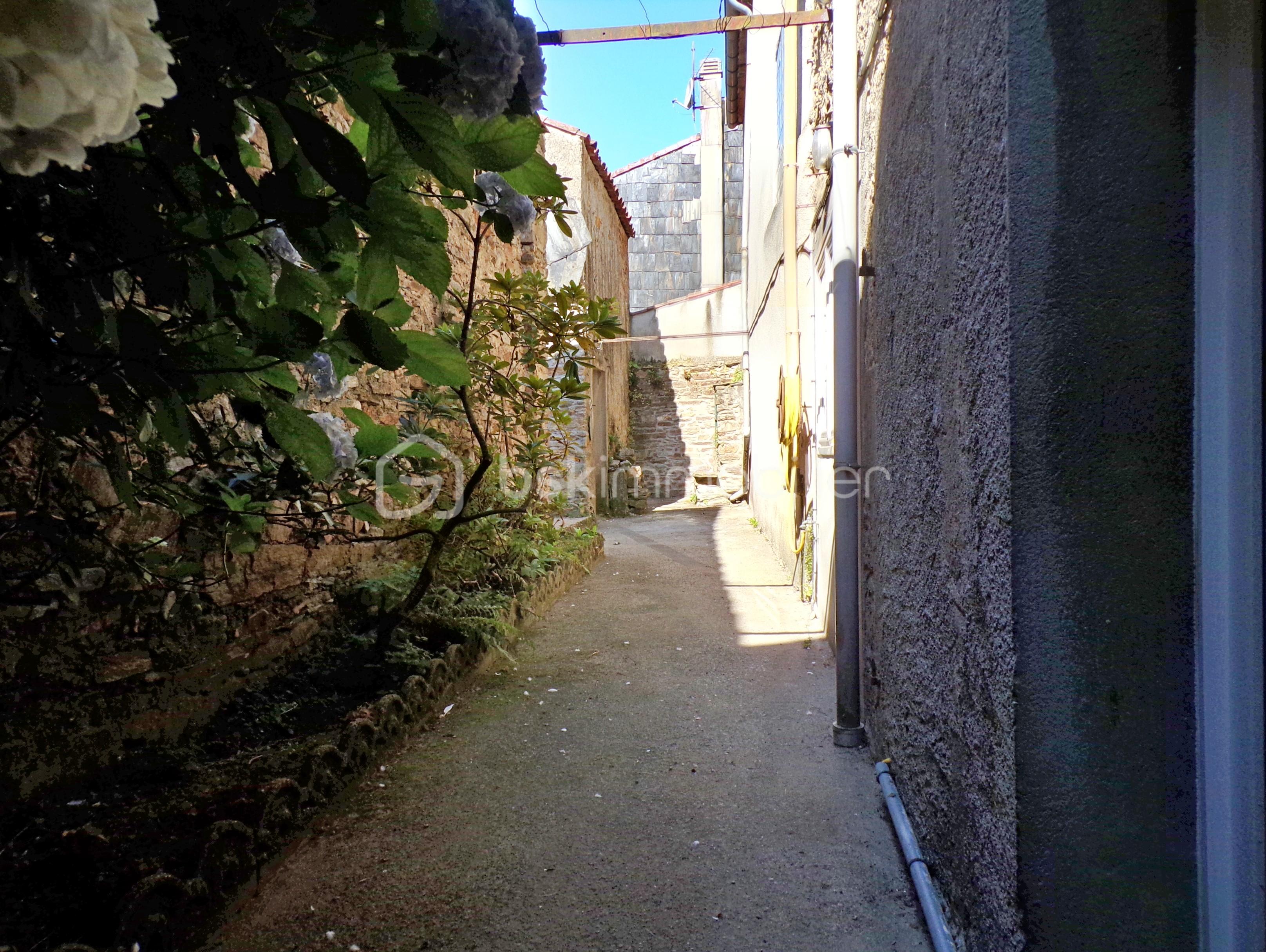 Maison de village de 116 m² - Cours.JPG