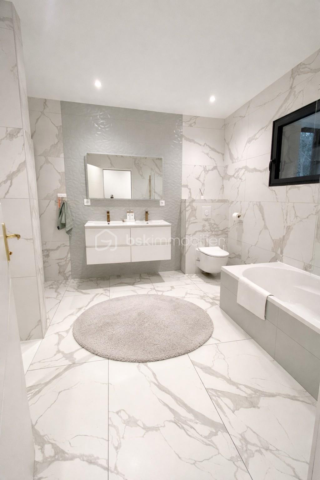 Maison de 243 m² - 8545e03a-af45-474f-9c77-10ea6e6385fb.jpg