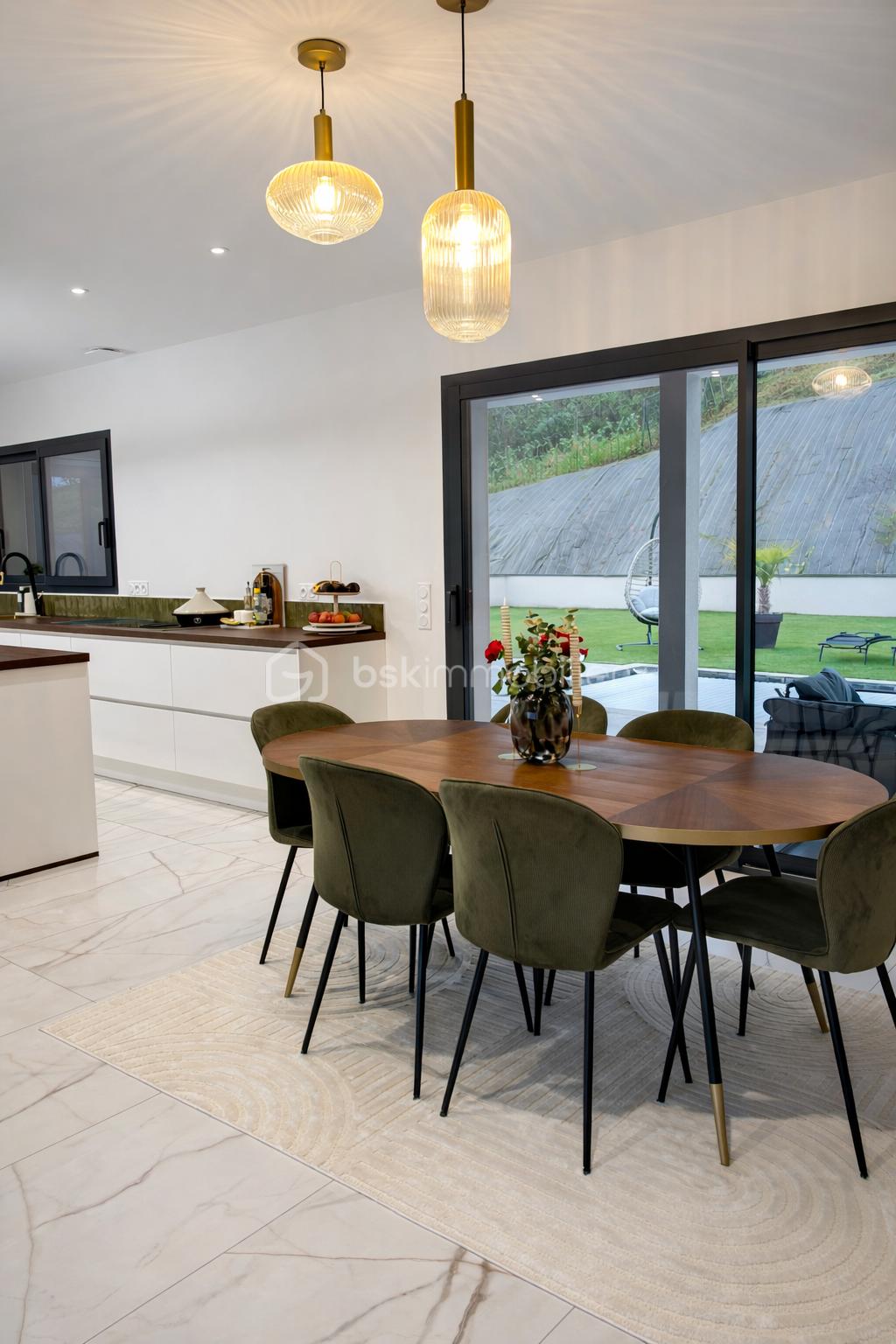 Maison de 243 m² - f01c0779-6eb9-4dc4-a32f-947448da5060.png