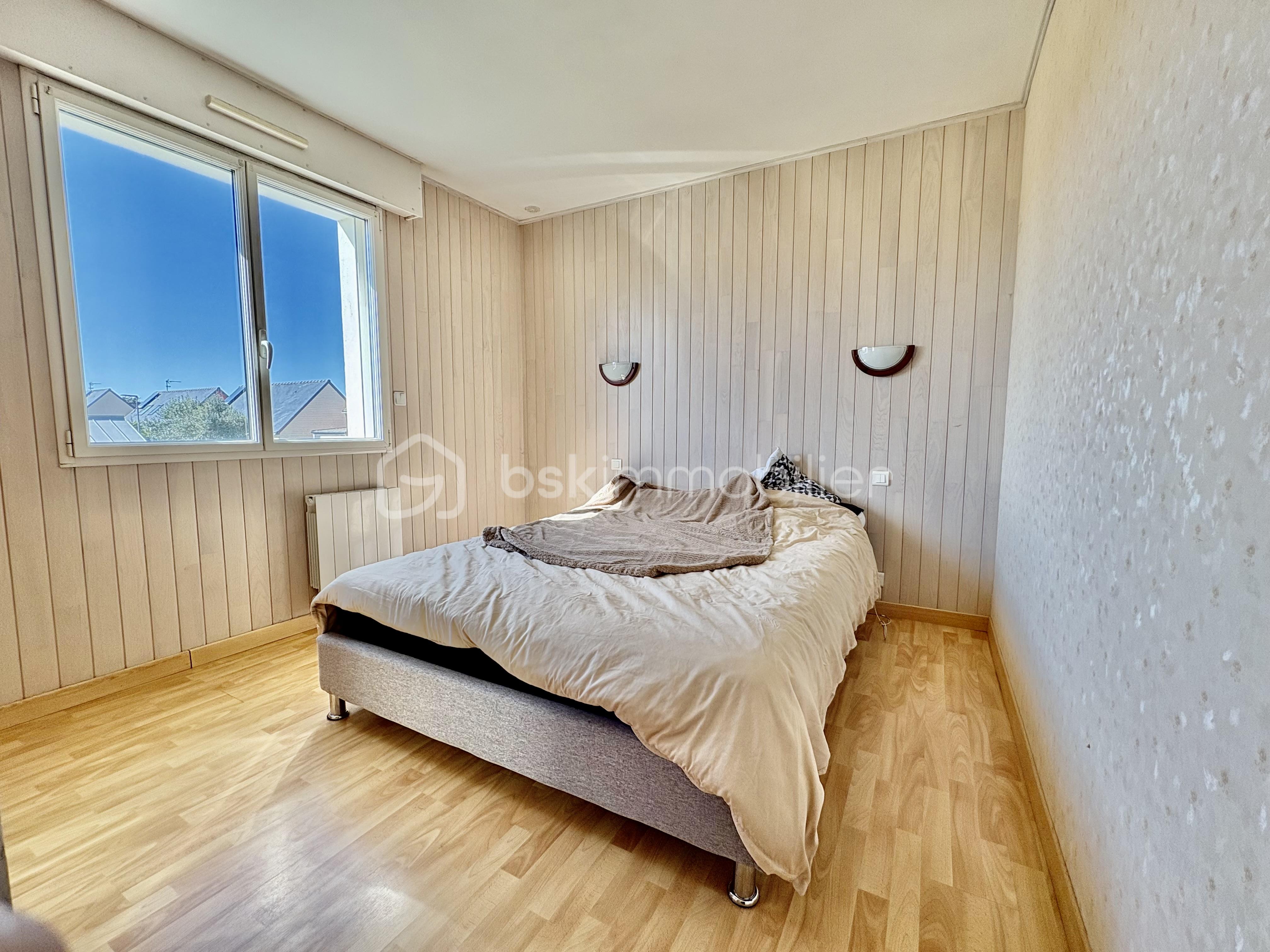 CHAMBRE 5 AUTRE ANGLE.jpg