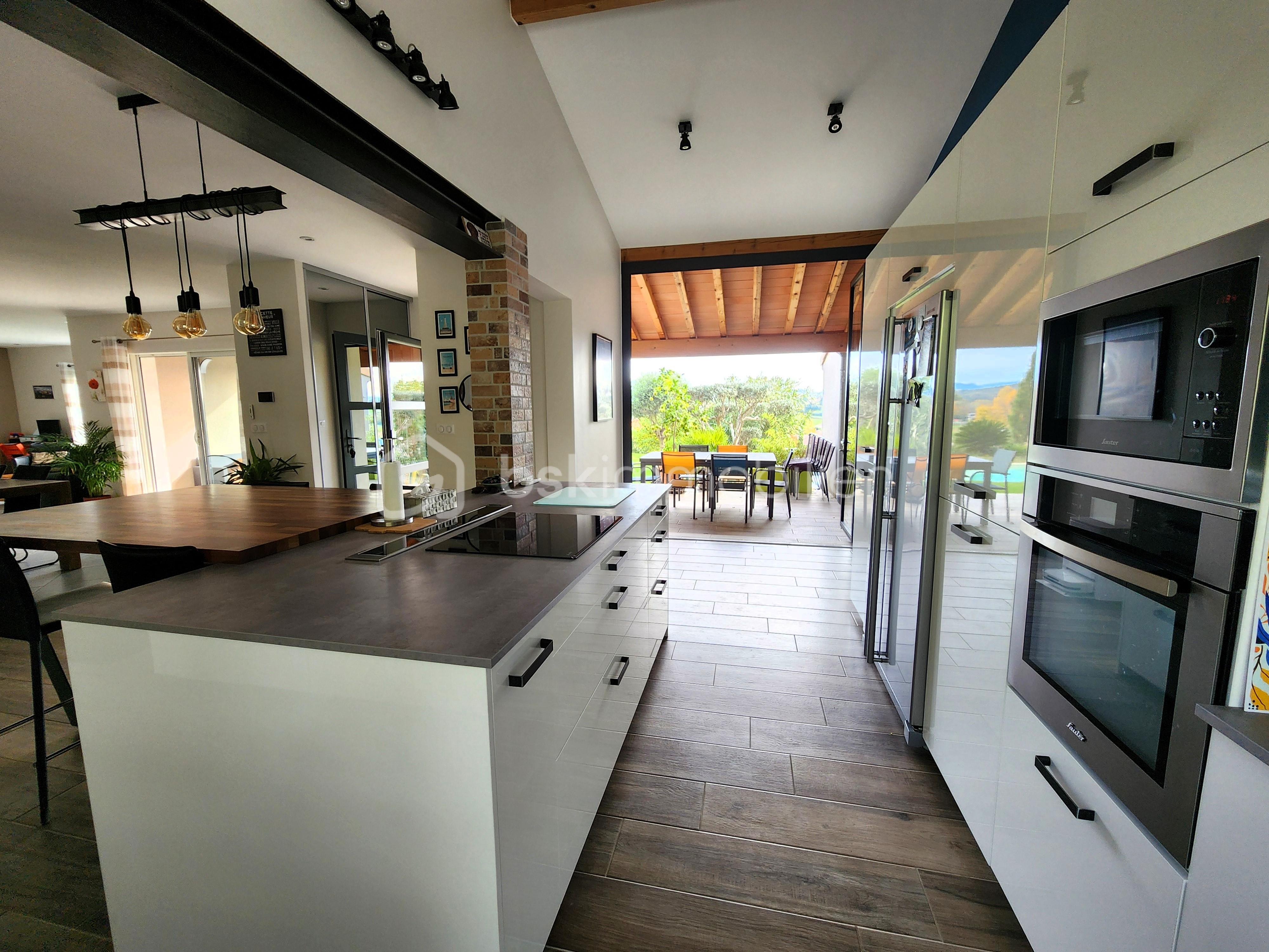 Villa de 170 m² - Cuisine vue ext.jpg
