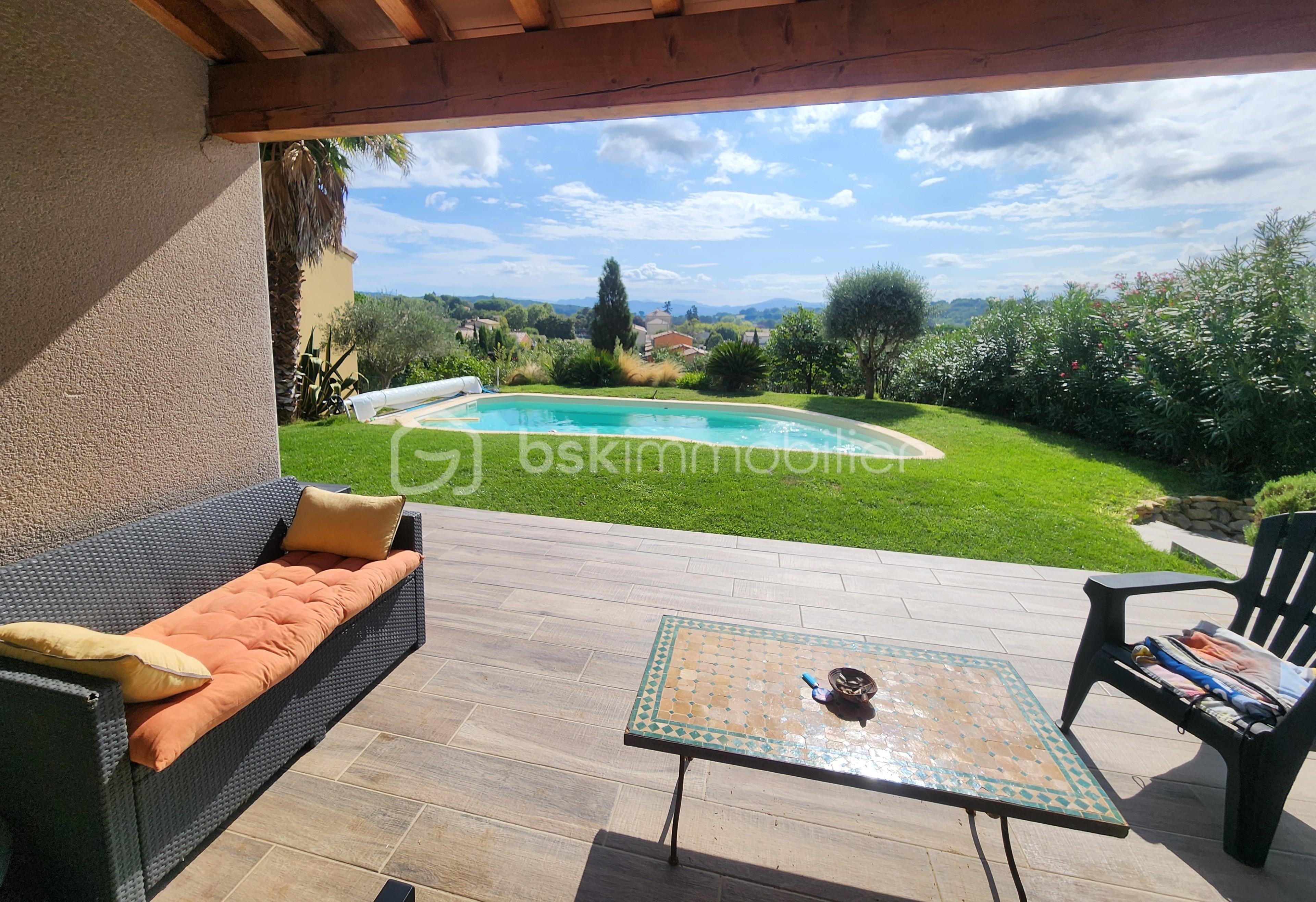 Villa de 170 m² - piscine depuis terrasse.jpg