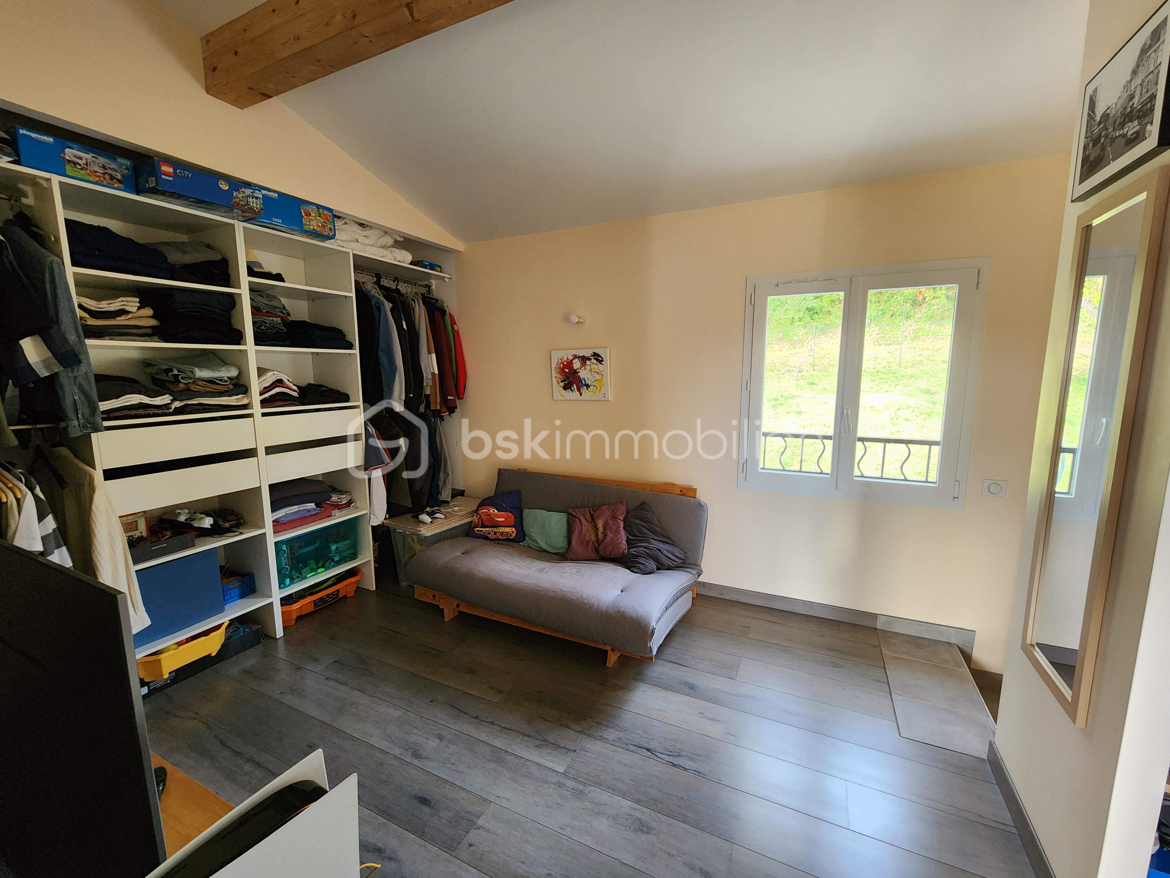 Villa de 170 m² - Pallier dressing.jpg