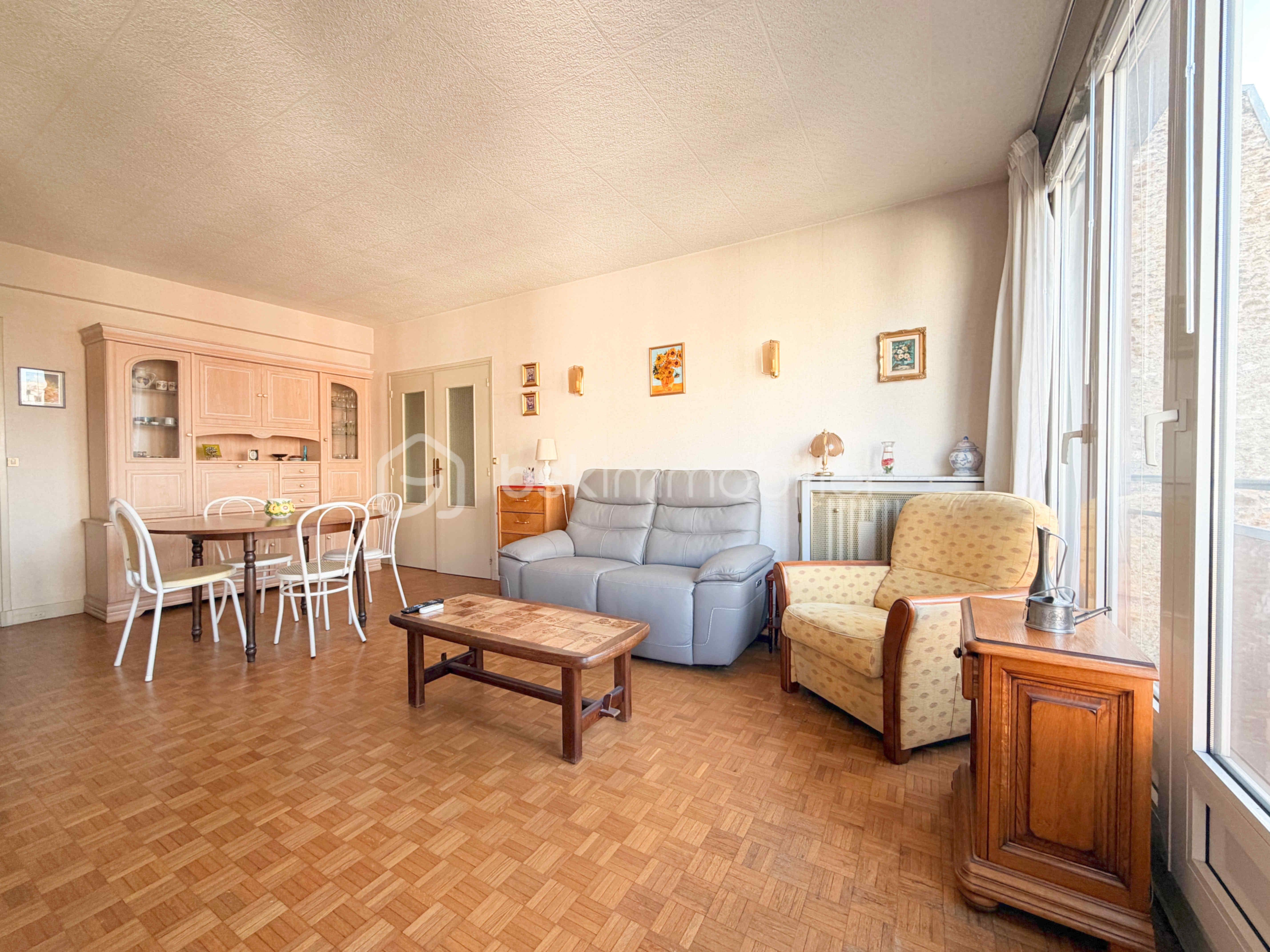 appartement-levallois-perret-sejour-lumineux-parquet.jpg